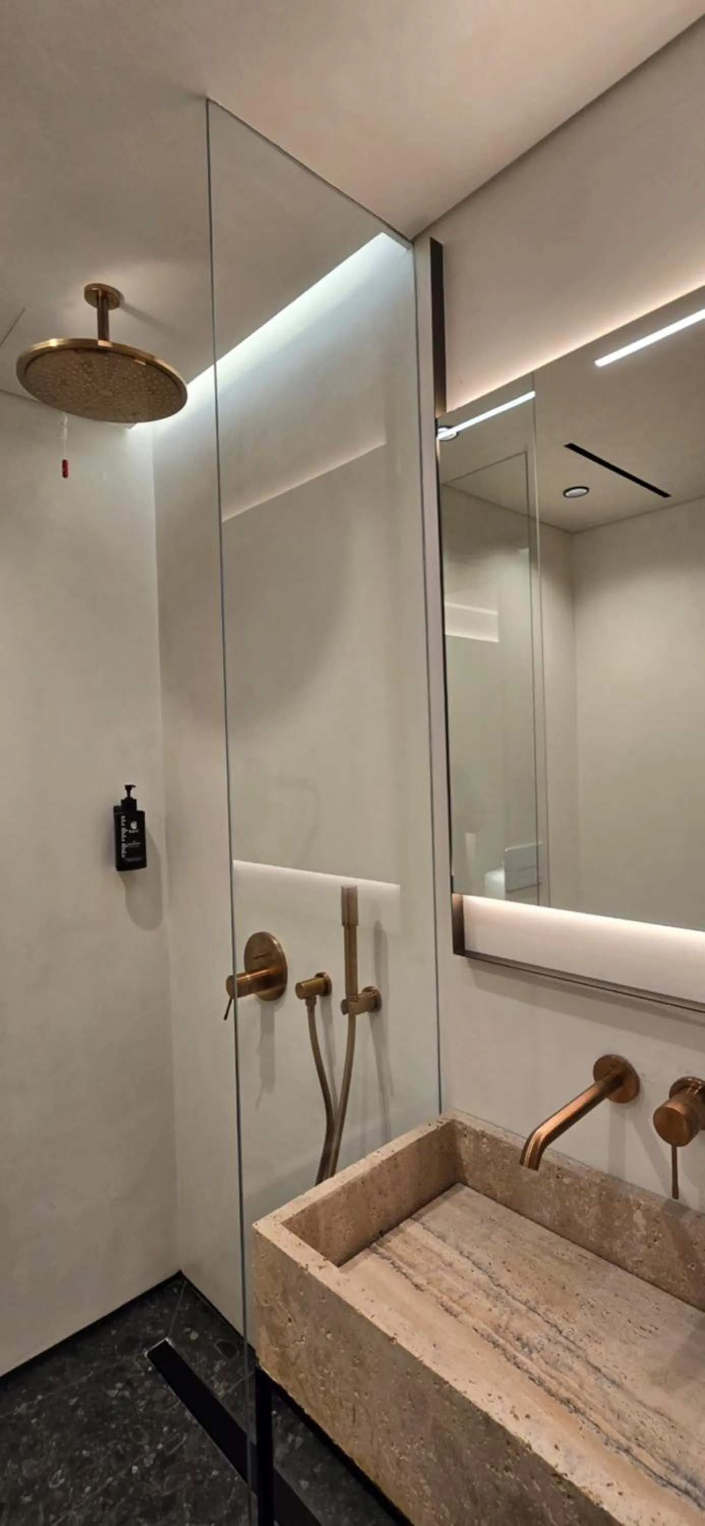 Bathroom in Lion Gate Hotel