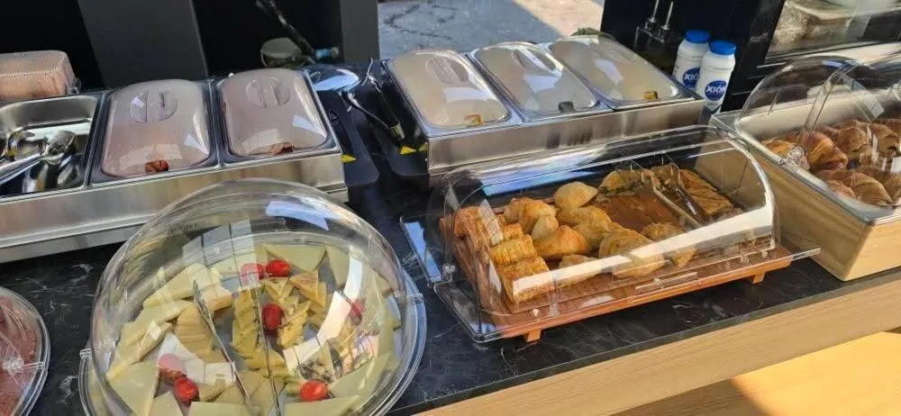 Breakfast in Lion Gate Hotel