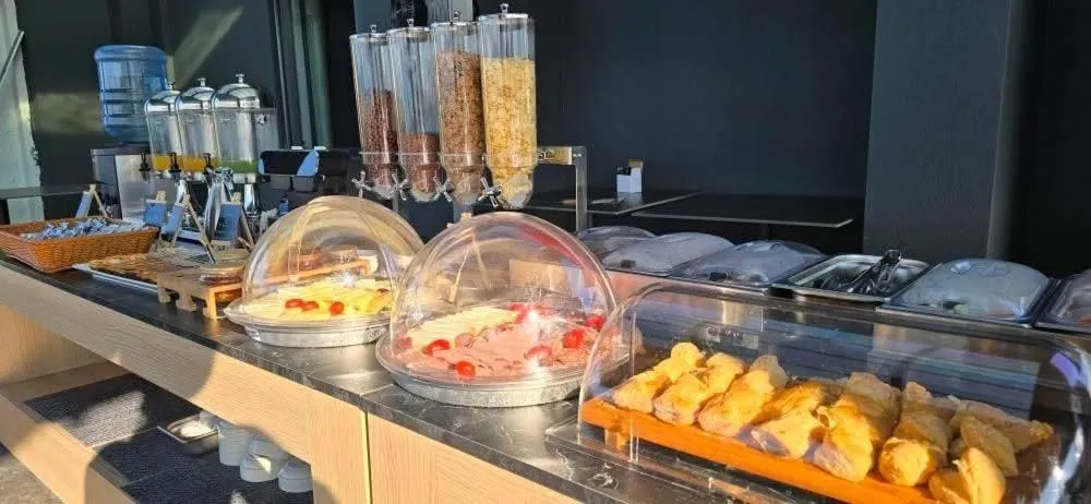 Breakfast in Lion Gate Hotel