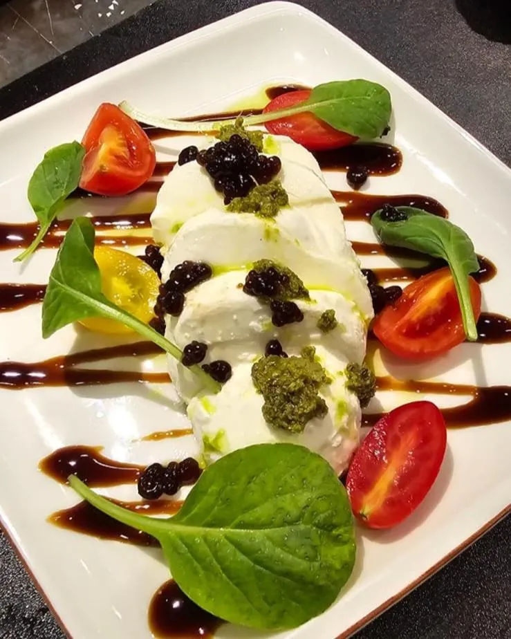 Restaurant/places to eat in Lion Gate Hotel