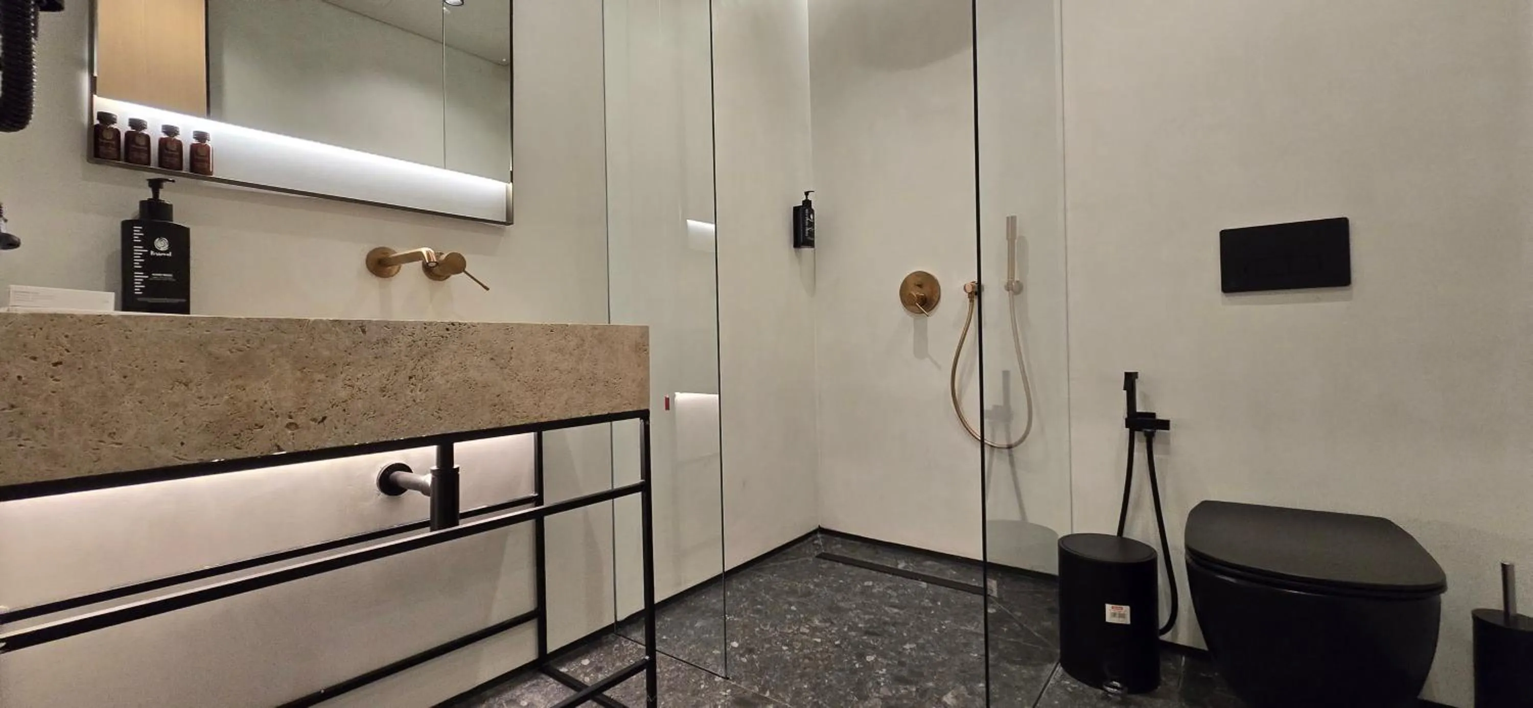 Bathroom in Lion Gate Hotel