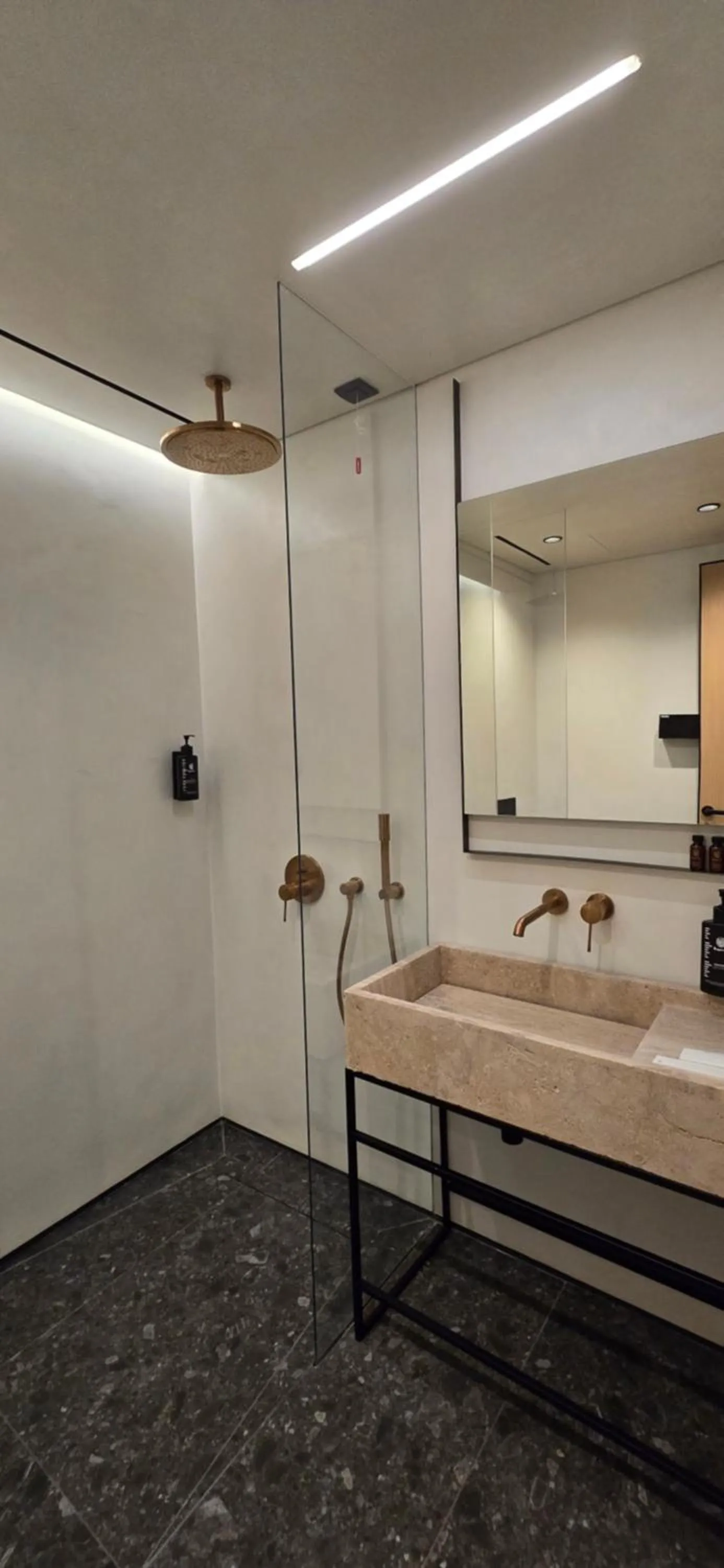 Bathroom in Lion Gate Hotel