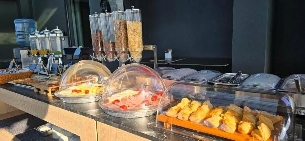 Breakfast in Lion Gate Hotel