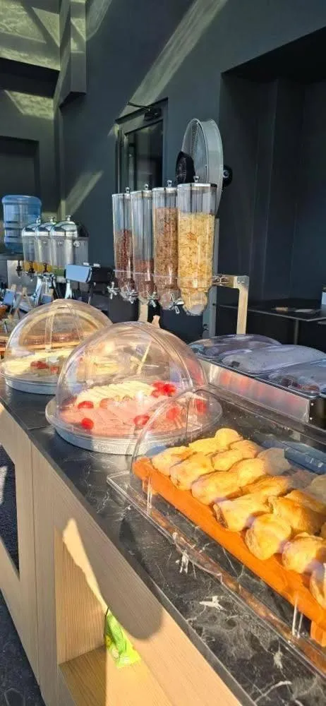 Breakfast in Lion Gate Hotel