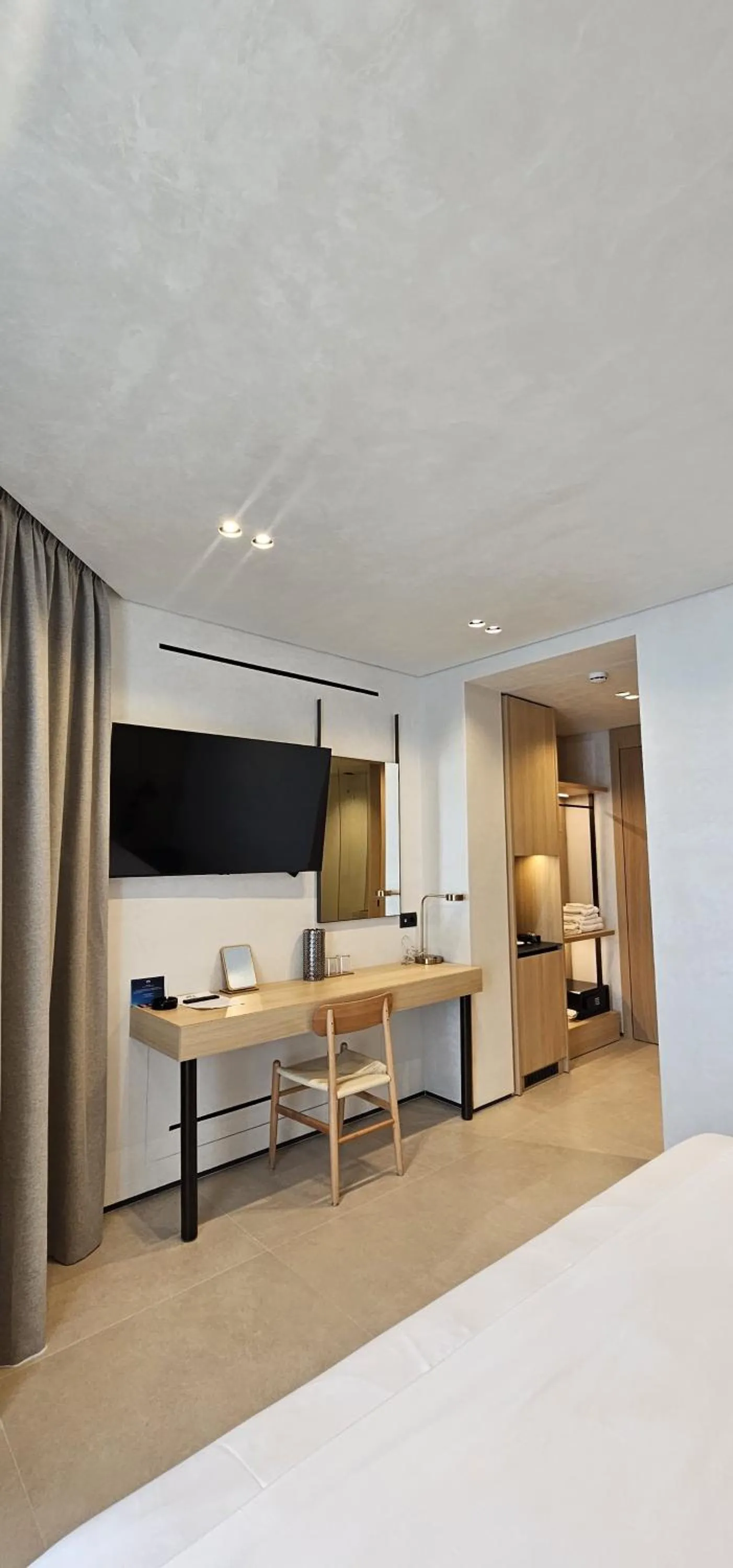 TV and multimedia, Bed in Lion Gate Hotel