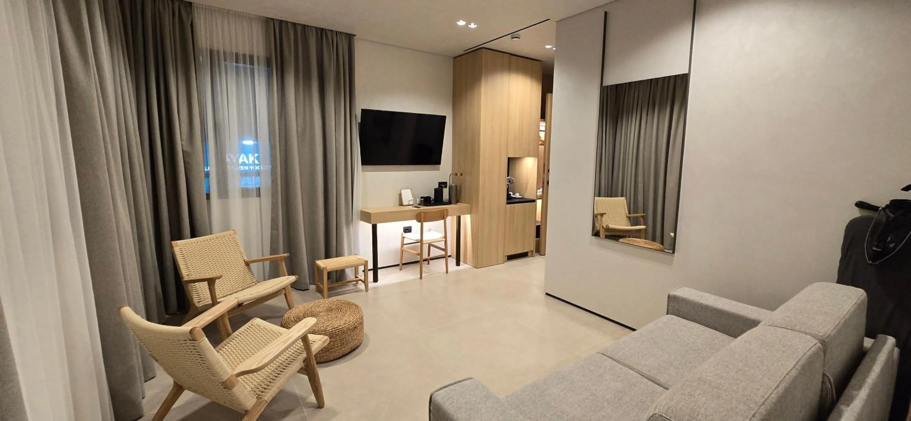 Living room in Lion Gate Hotel