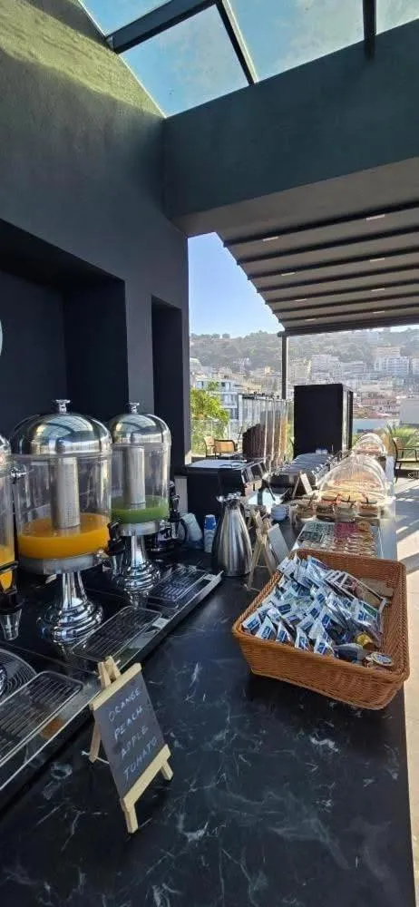 Breakfast in Lion Gate Hotel