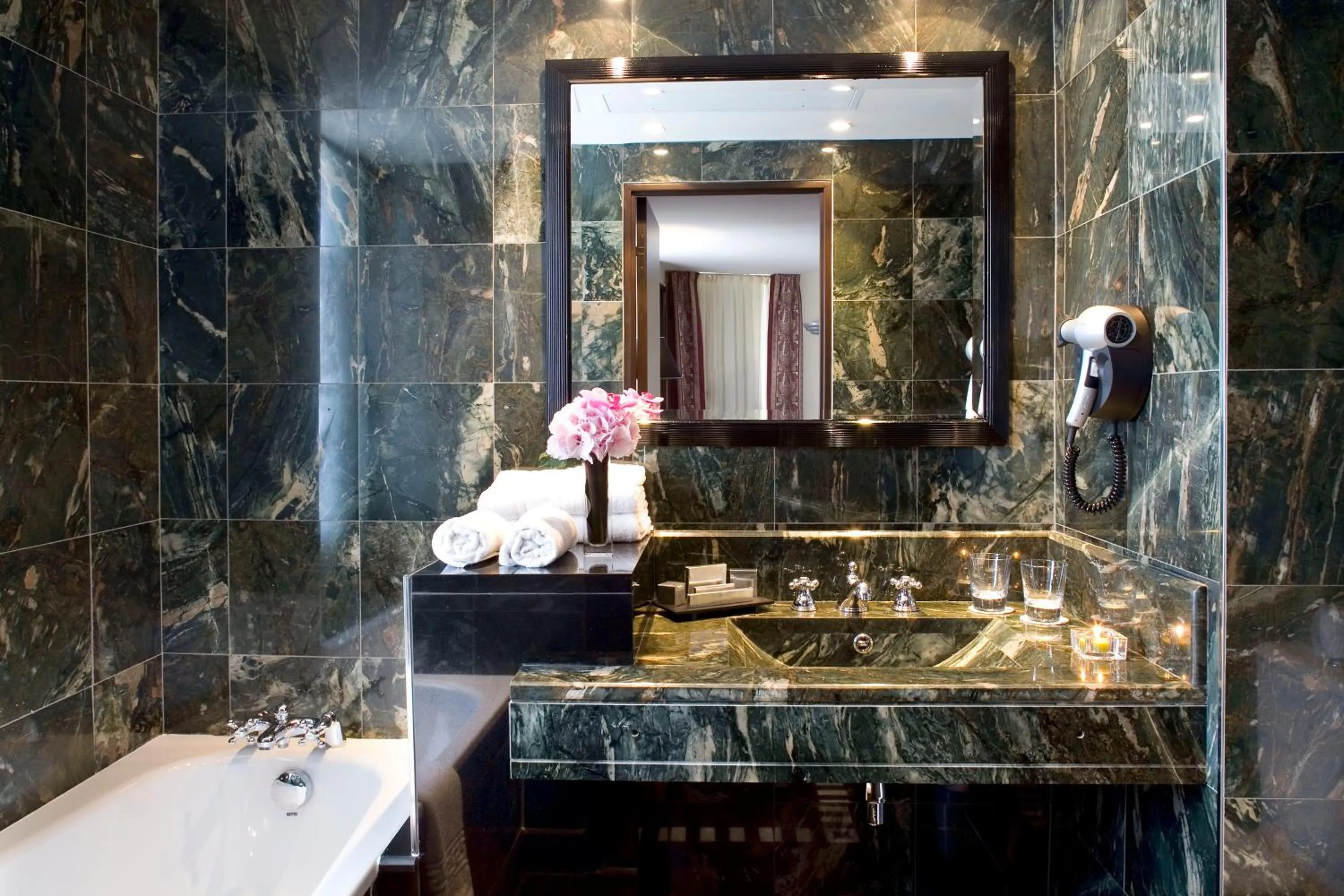 Bathroom in Les Jardins Du Marais