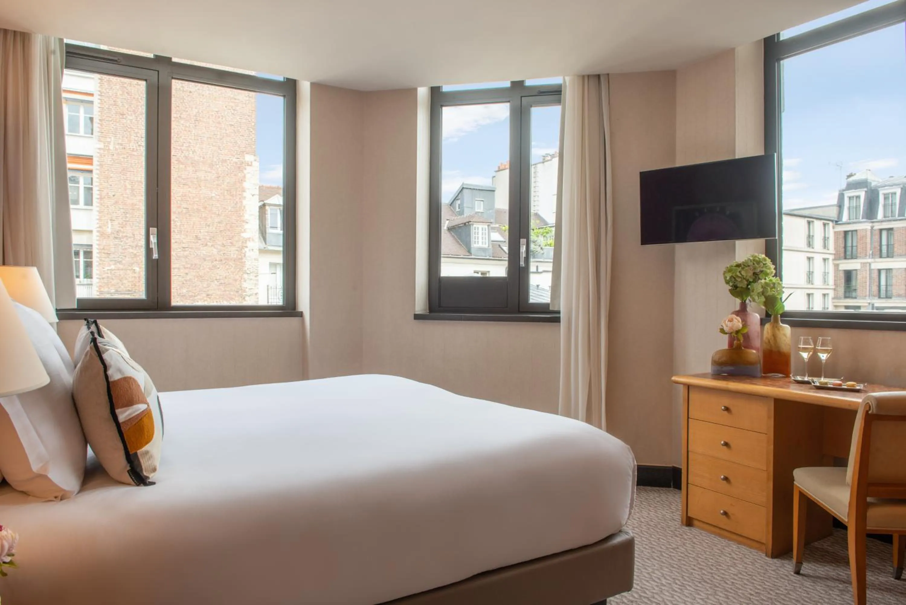 Bedroom, Bed in Les Jardins Du Marais