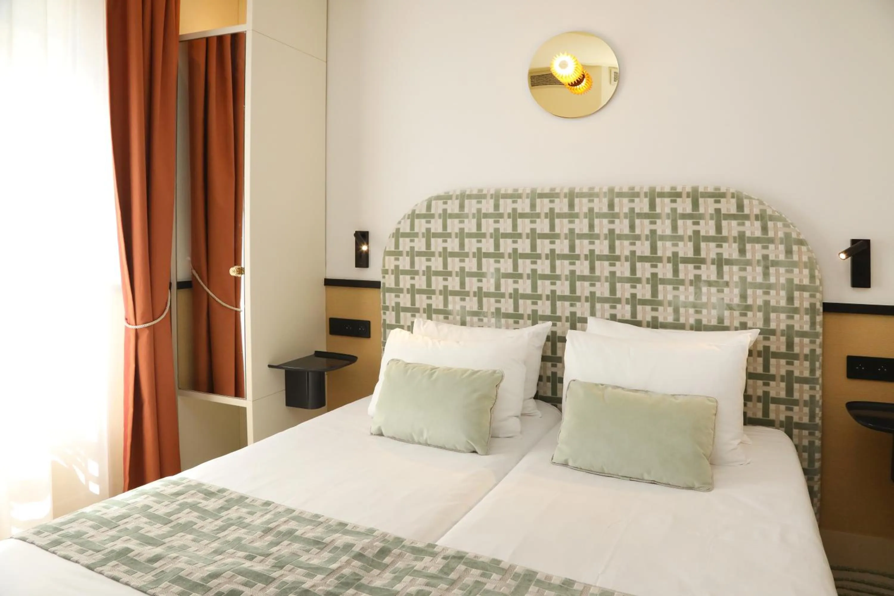 Bed in Five Boutique Hotel Paris Quartier Latin