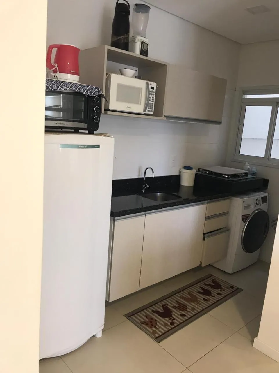 Kitchen or kitchenette in Gaivotas Apart - Frente Mar
