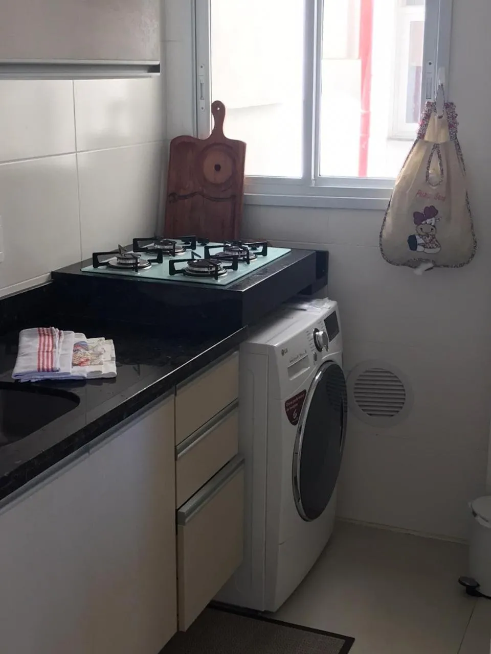Kitchen or kitchenette in Gaivotas Apart - Frente Mar