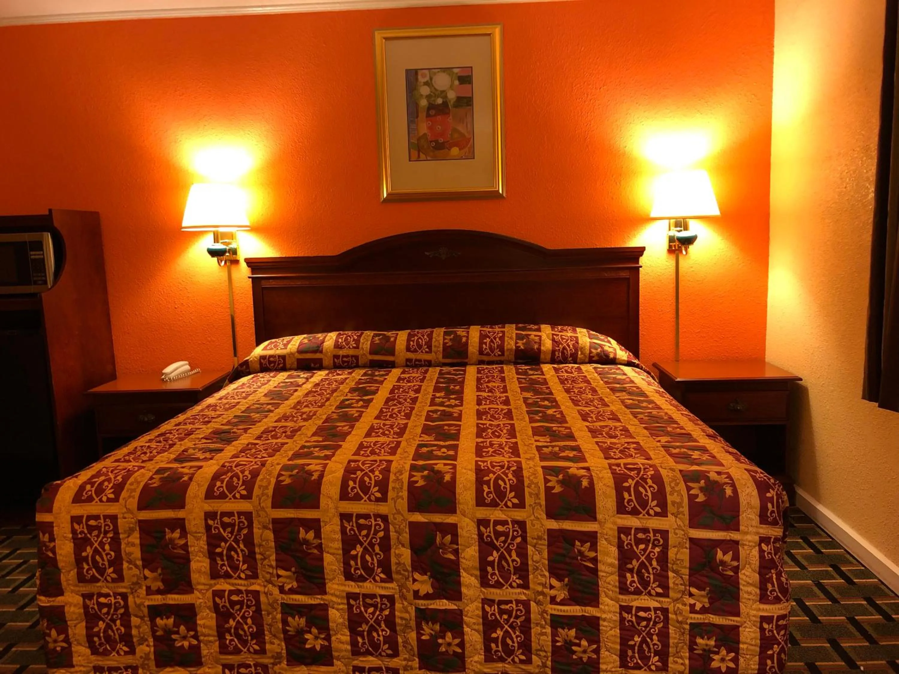 Bed in Deluxe Inn