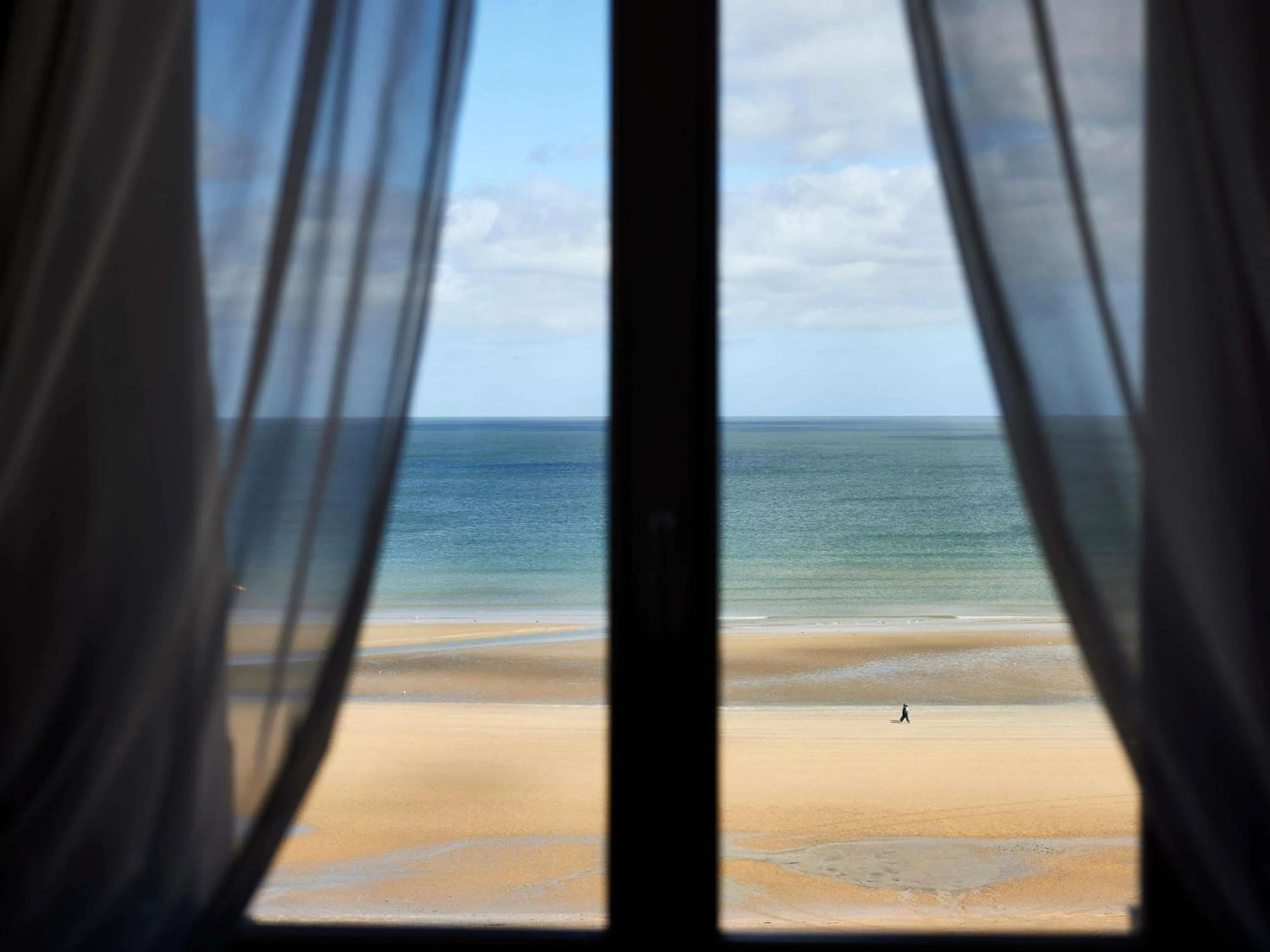 Bedroom in Le Grand Hotel de Cabourg - MGallery Collection