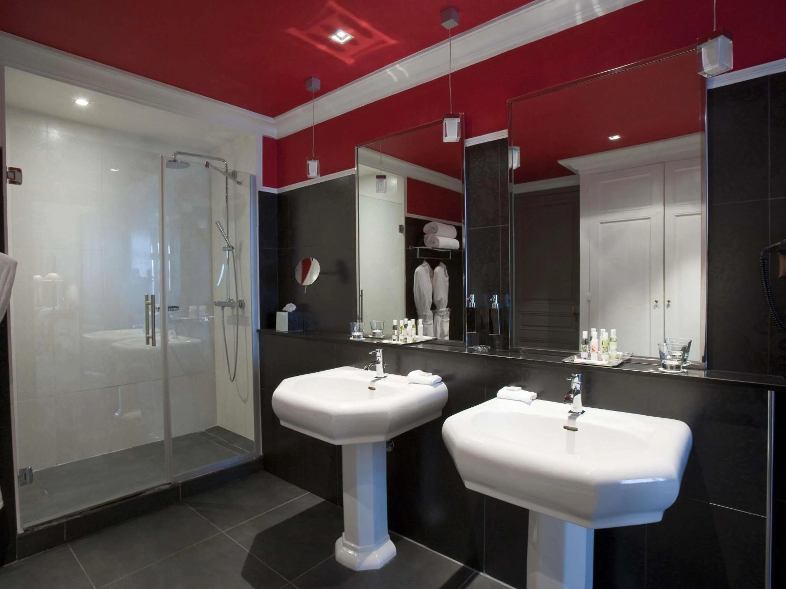 Bedroom in Le Grand Hotel de Cabourg - MGallery Collection