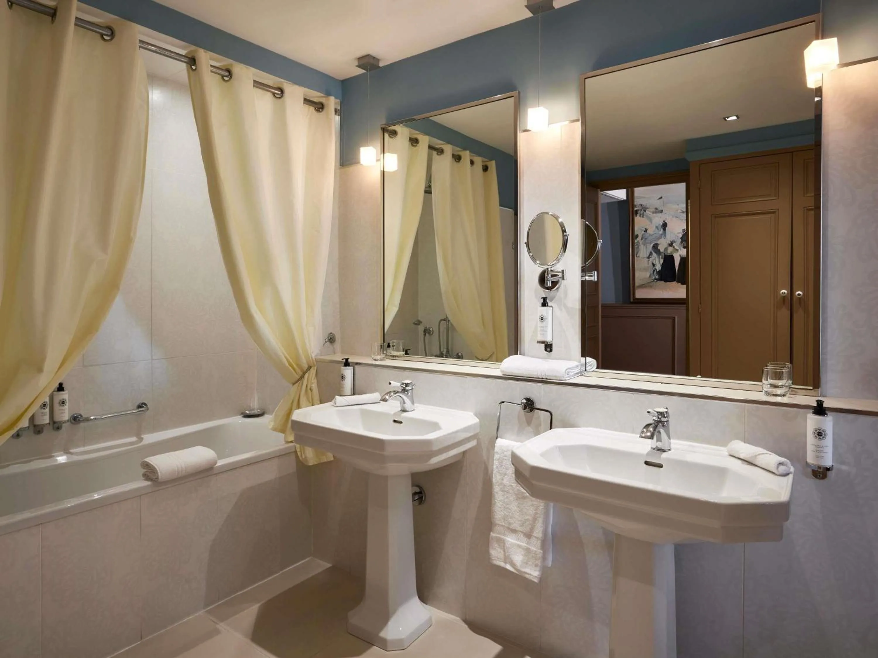 Bedroom in Le Grand Hotel de Cabourg - MGallery Collection