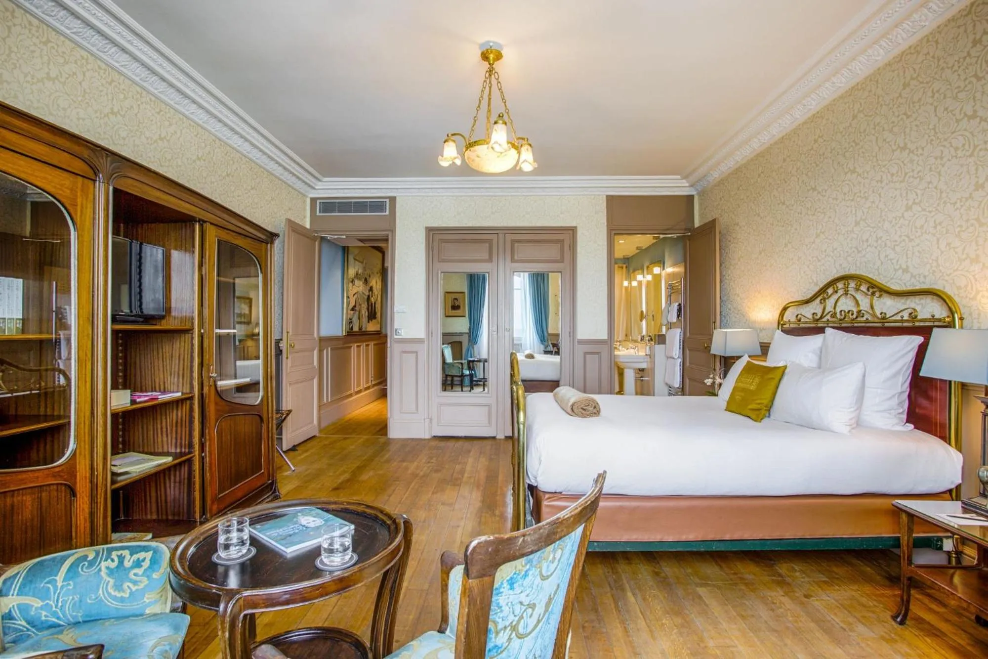 Bedroom, Bed in Le Grand Hotel de Cabourg - MGallery Collection