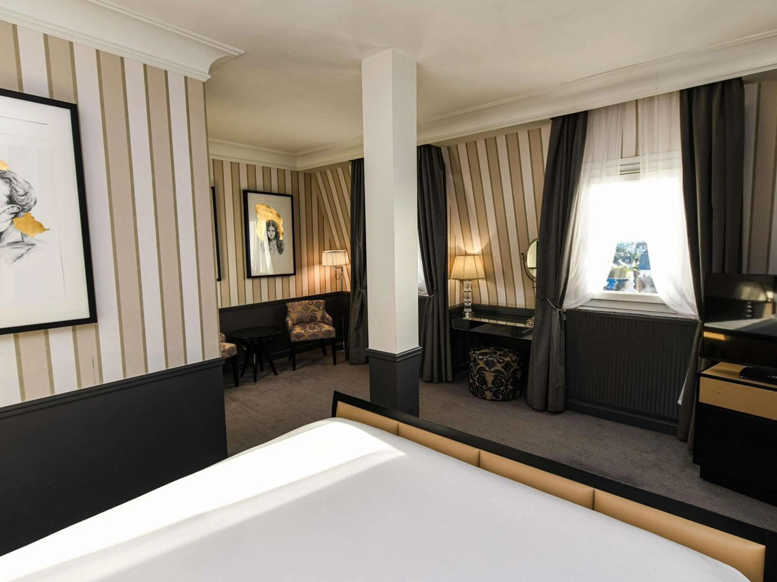 Bedroom, Bed in Le Grand Hotel de Cabourg - MGallery Collection