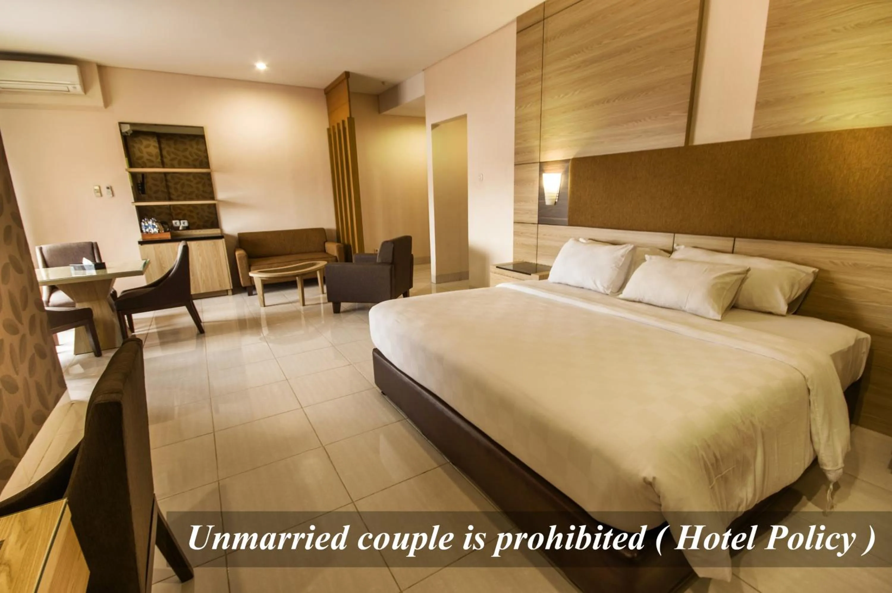 Bed in Hotel Gren Alia Jakarta