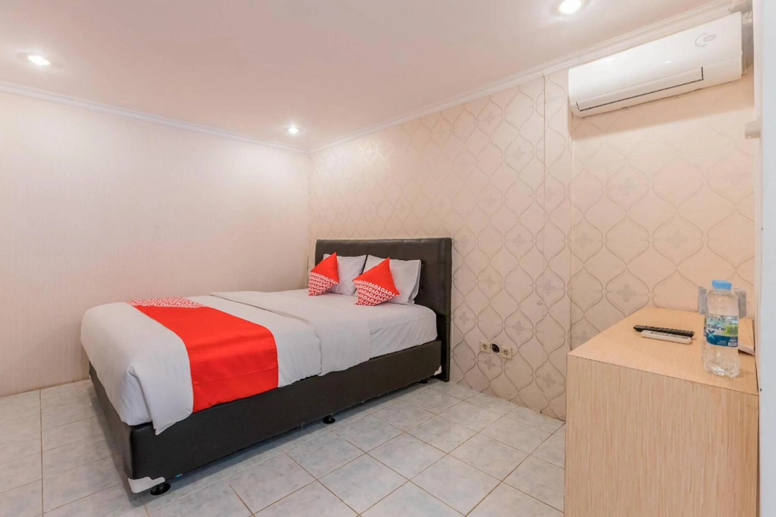 View (from property/room), Bed in Hotel O Bogor Puncak Near Padang Golf Bukit Pelangi Formerly Gunung Geulis Village