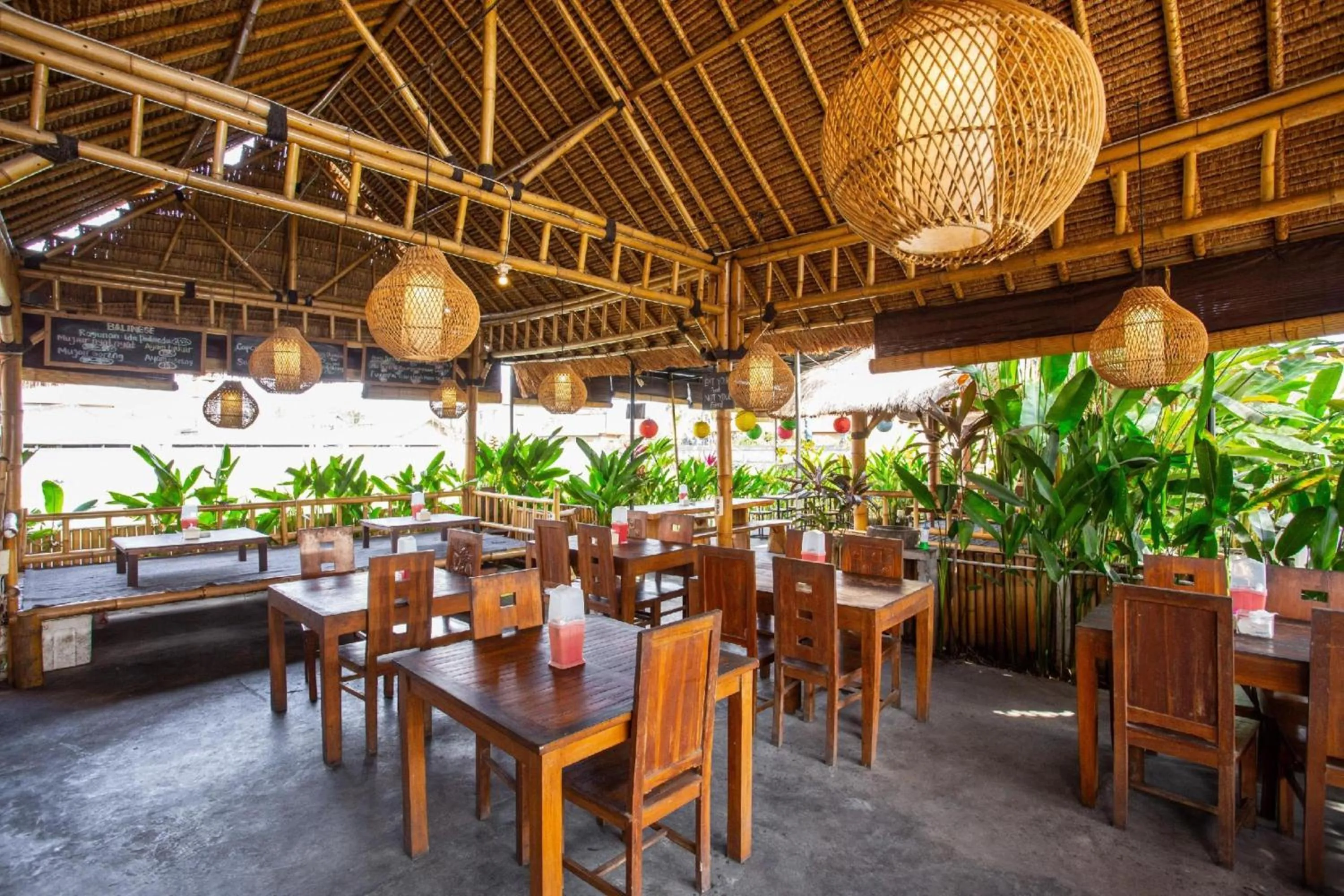 Restaurant/places to eat in Hotel O Pondok 789 Near Canggu Echo beach