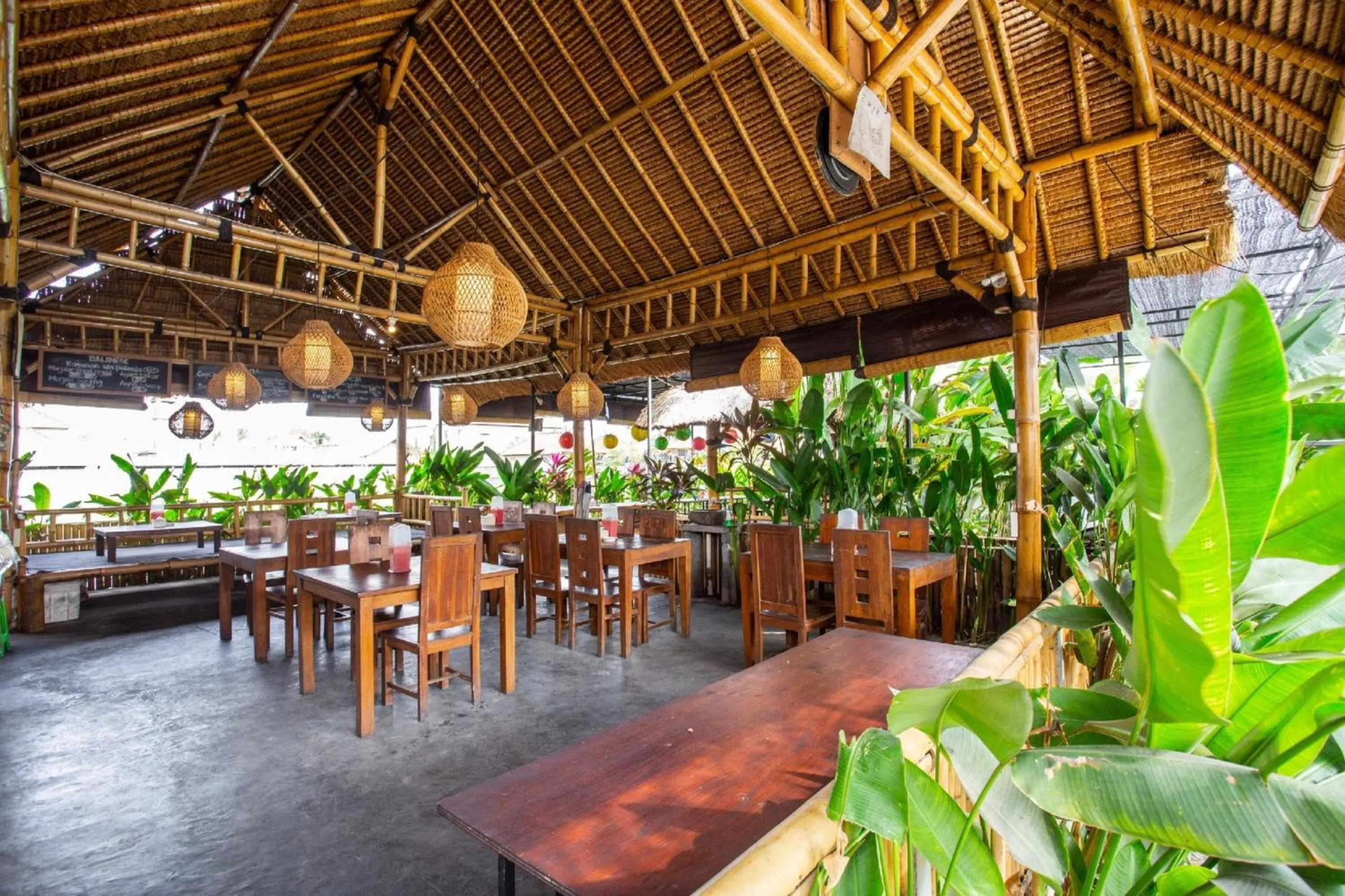 Restaurant/places to eat in Hotel O Pondok 789 Near Canggu Echo beach