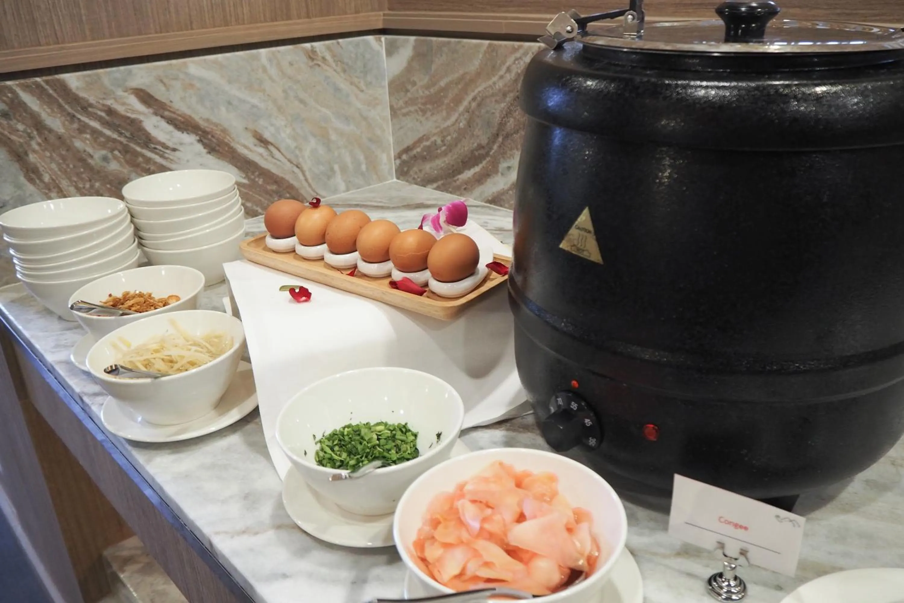 Food and drinks in Eleven Hotel Bangkok Sukhumvit 11