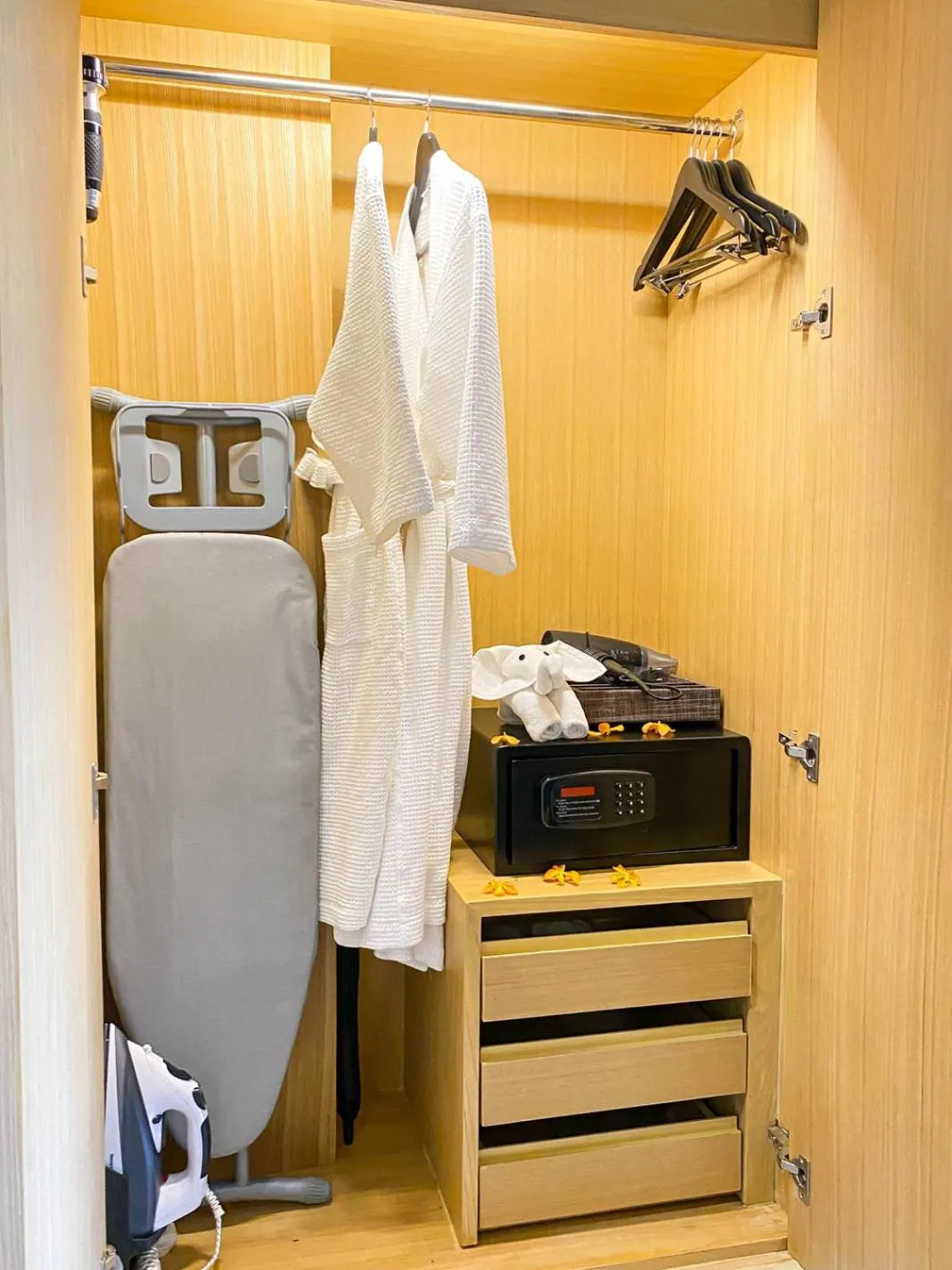 furniture in Eleven Hotel Bangkok Sukhumvit 11