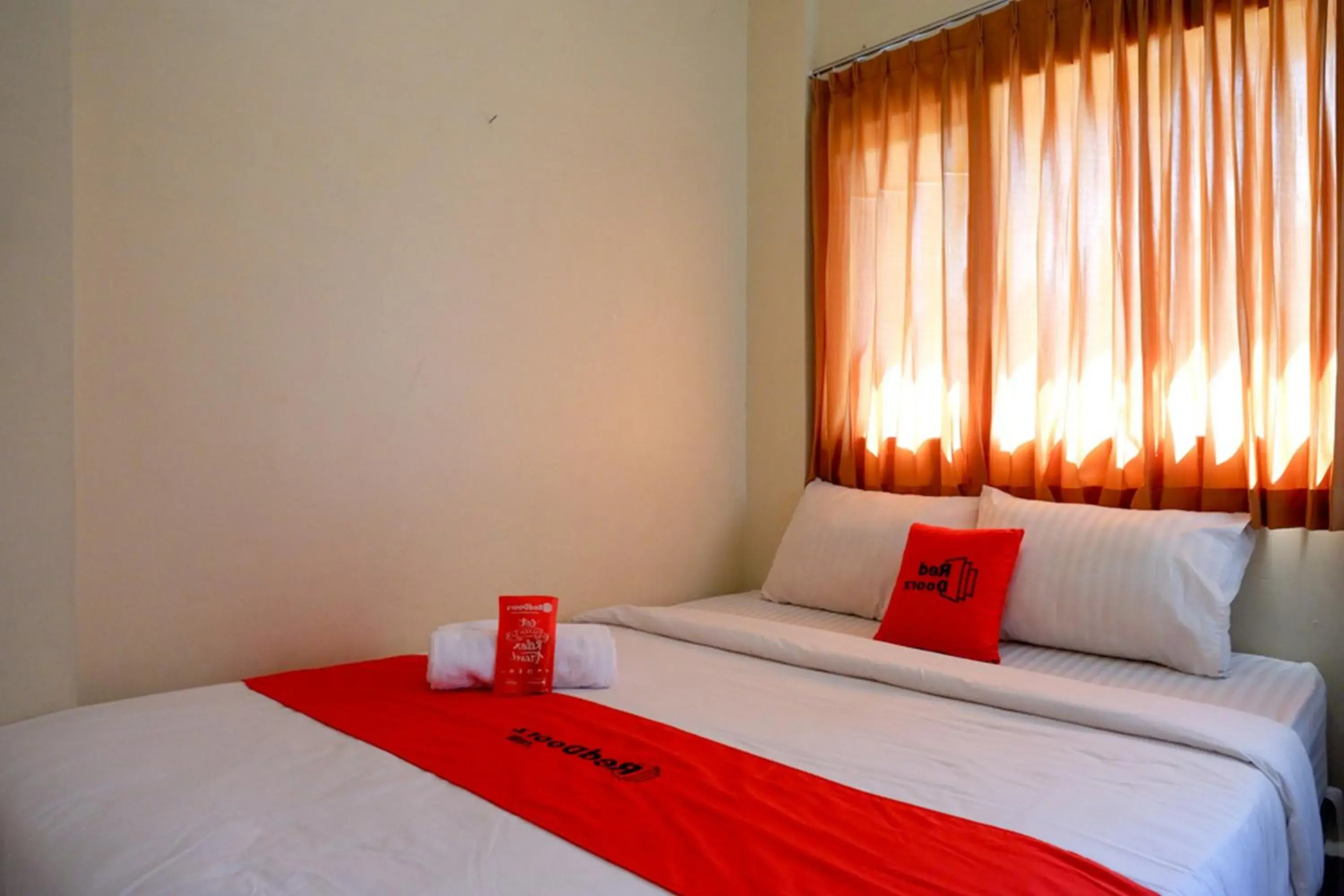 Bed in RedDoorz near Universitas Diponegoro Semarang 2 Bed in RedDoorz near Universitas Diponegoro Semarang 2