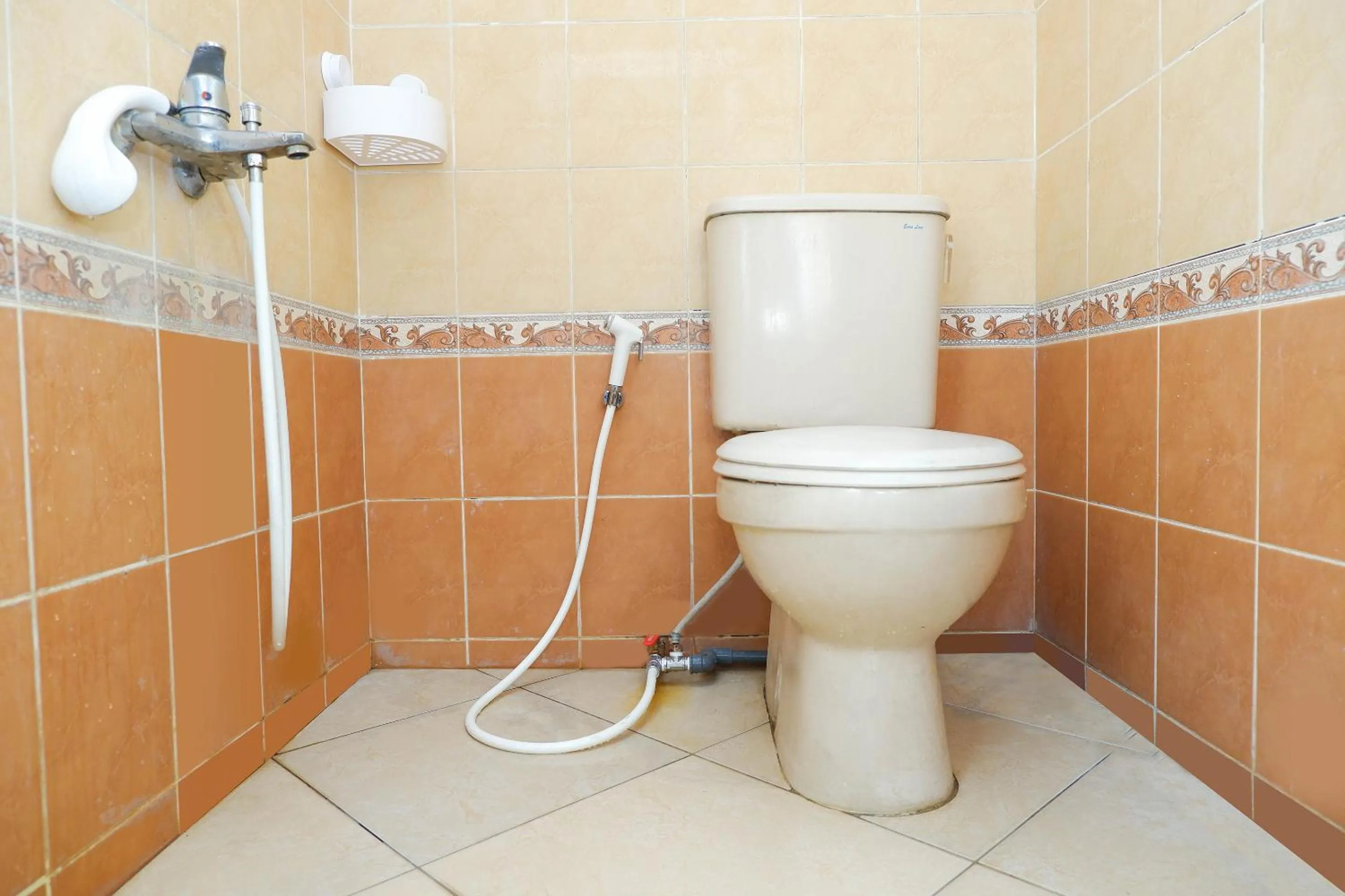Bathroom in RedDoorz near Universitas Diponegoro Semarang 2