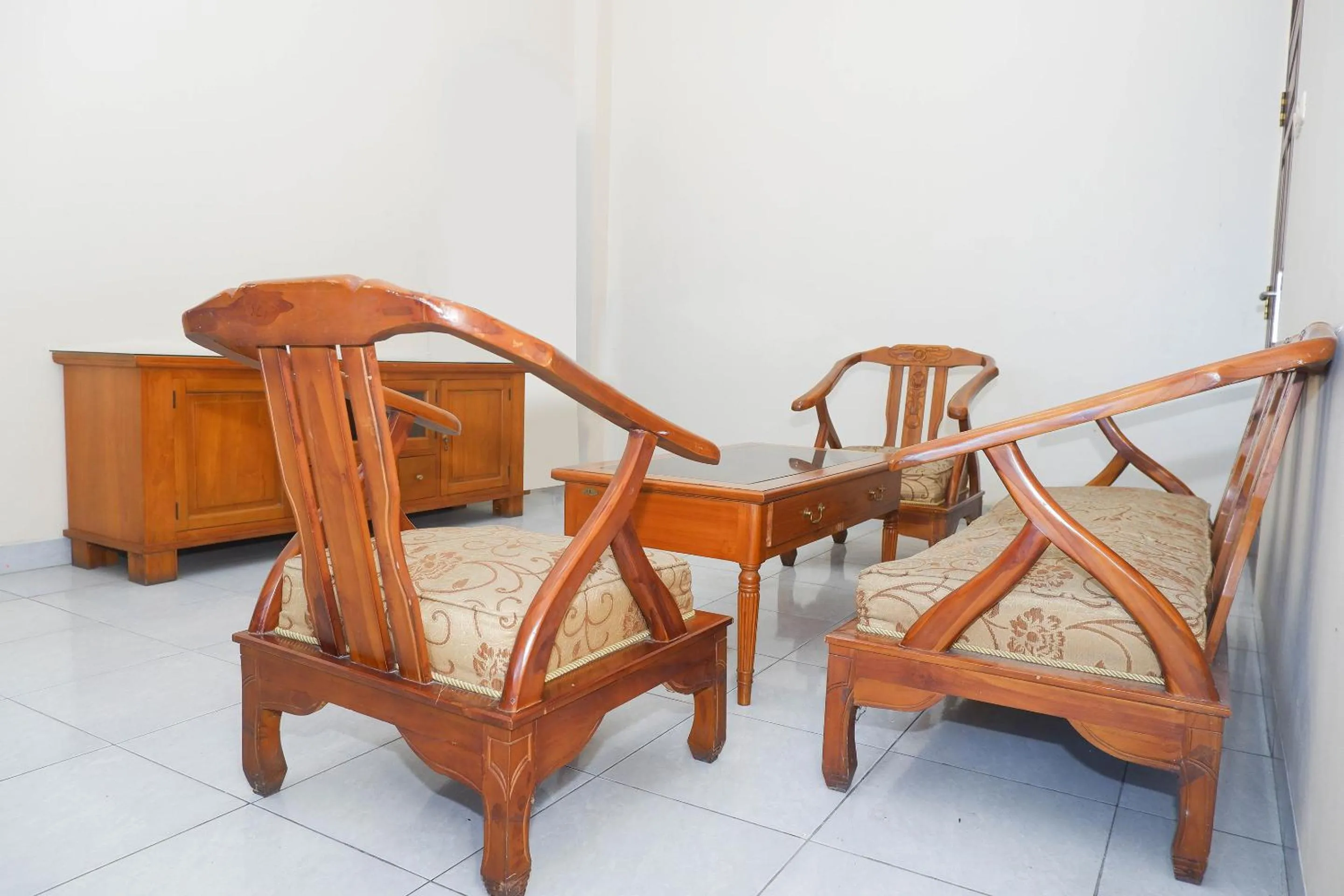 Lobby or reception in RedDoorz near Universitas Diponegoro Semarang 2