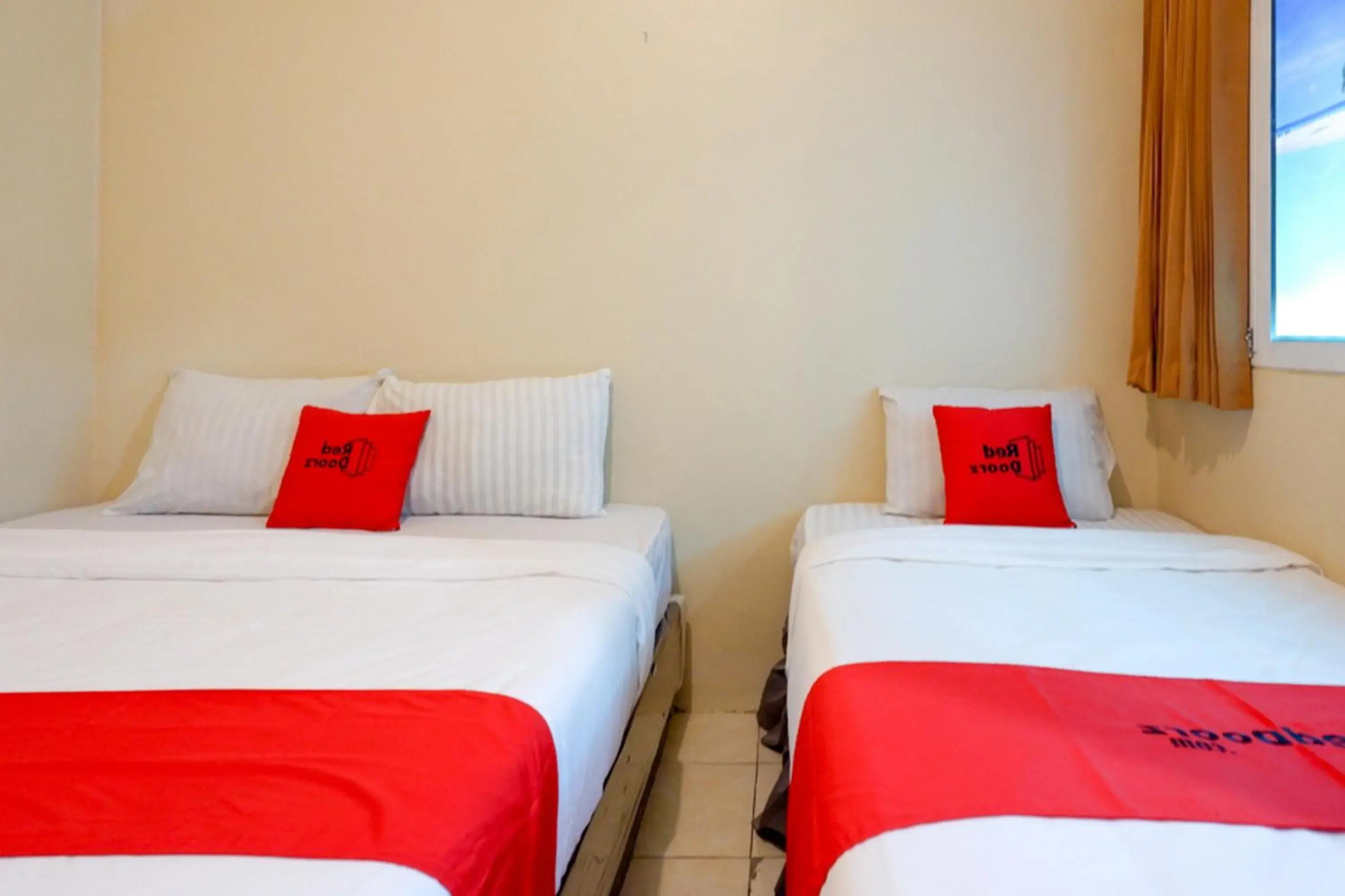 Bed in RedDoorz near Universitas Diponegoro Semarang 2 Bed in RedDoorz near Universitas Diponegoro Semarang 2