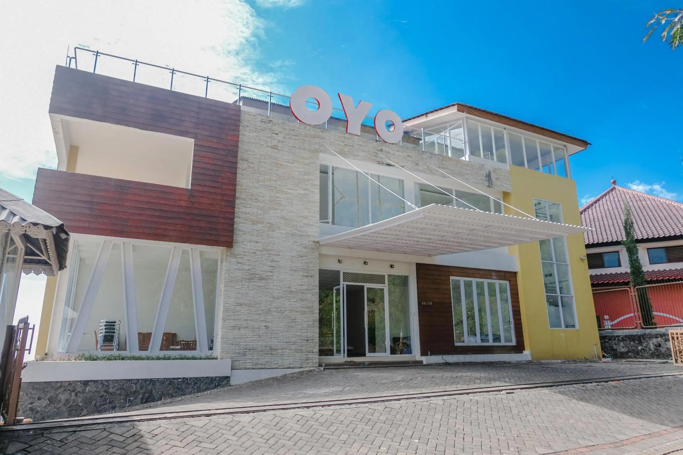 Facade/entrance in Hotel O Batu near Jatim Park formerly Villa Bukit Panderman Residence