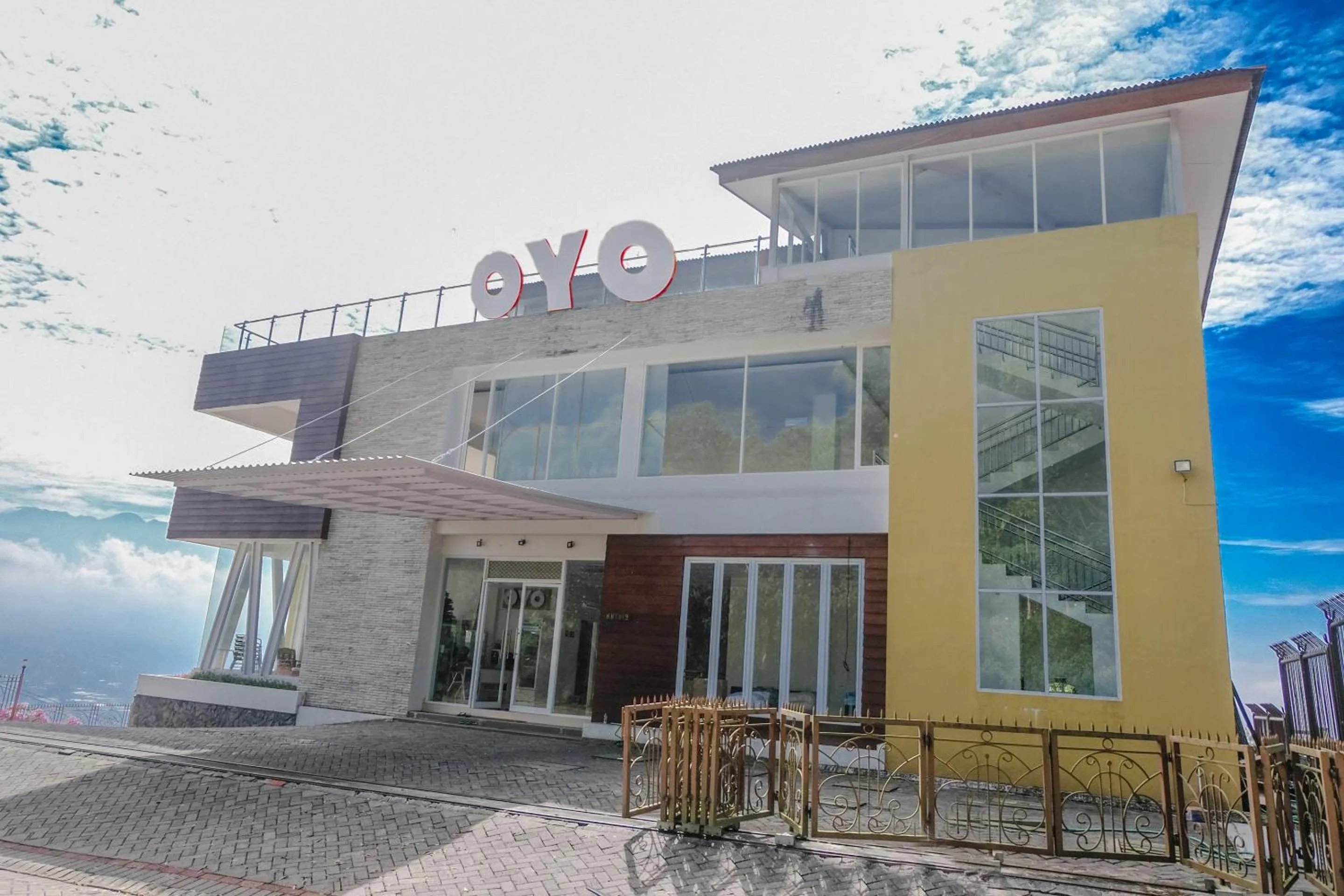 Hotel O Batu near Jatim Park formerly Villa Bukit Panderman Residence