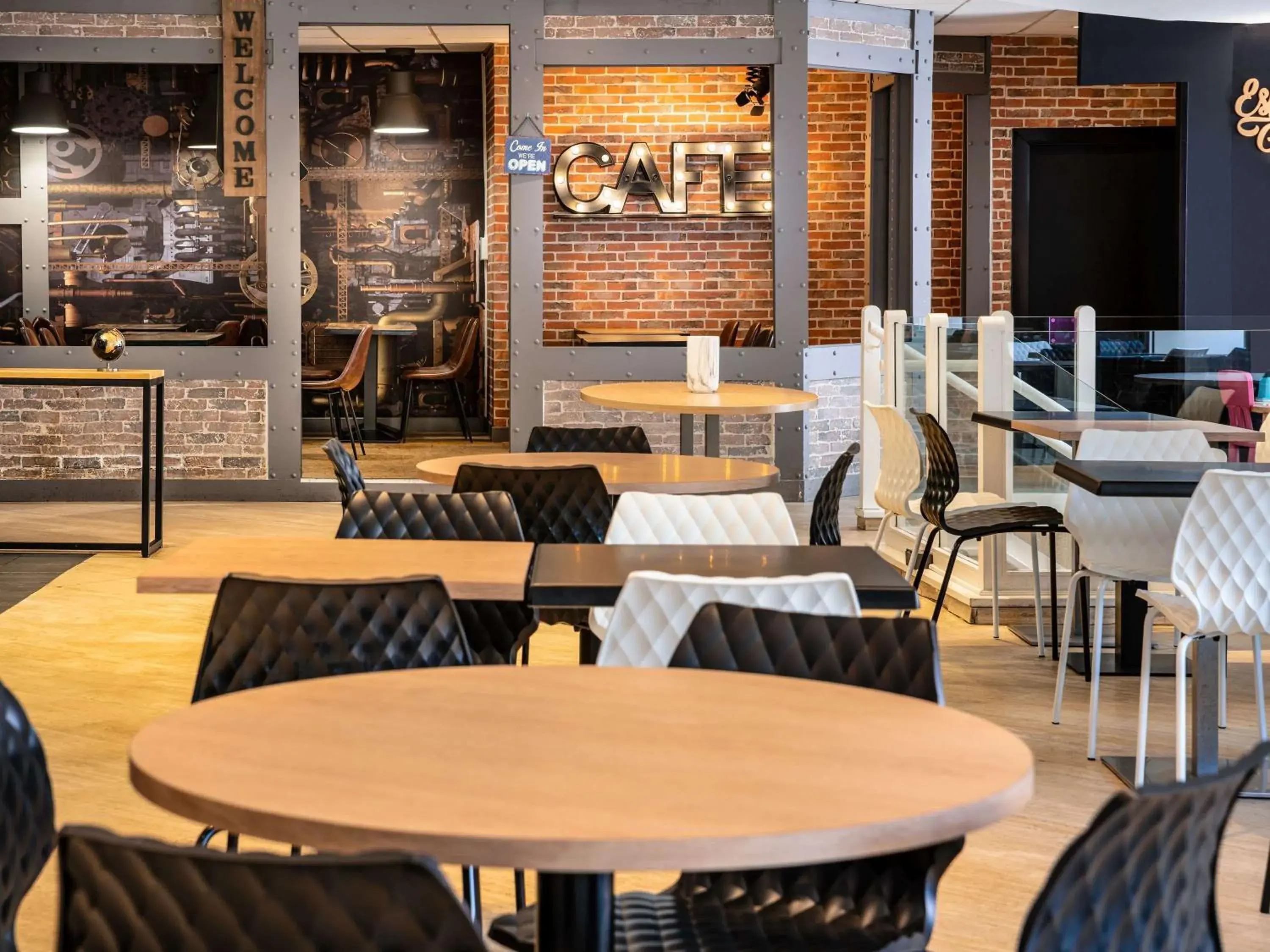 Lounge or bar in ibis Styles Paris Gare de l'Est Château Landon Lounge or bar in ibis Styles Paris Gare de l'Est Château Landon