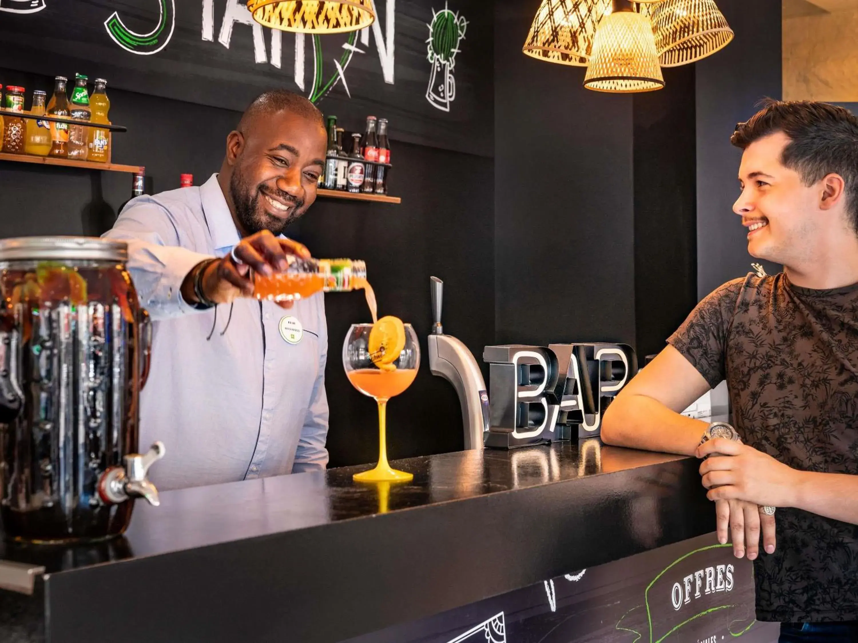 Lounge or bar in ibis Styles Paris Gare de l'Est Château Landon Lounge or bar in ibis Styles Paris Gare de l'Est Château Landon