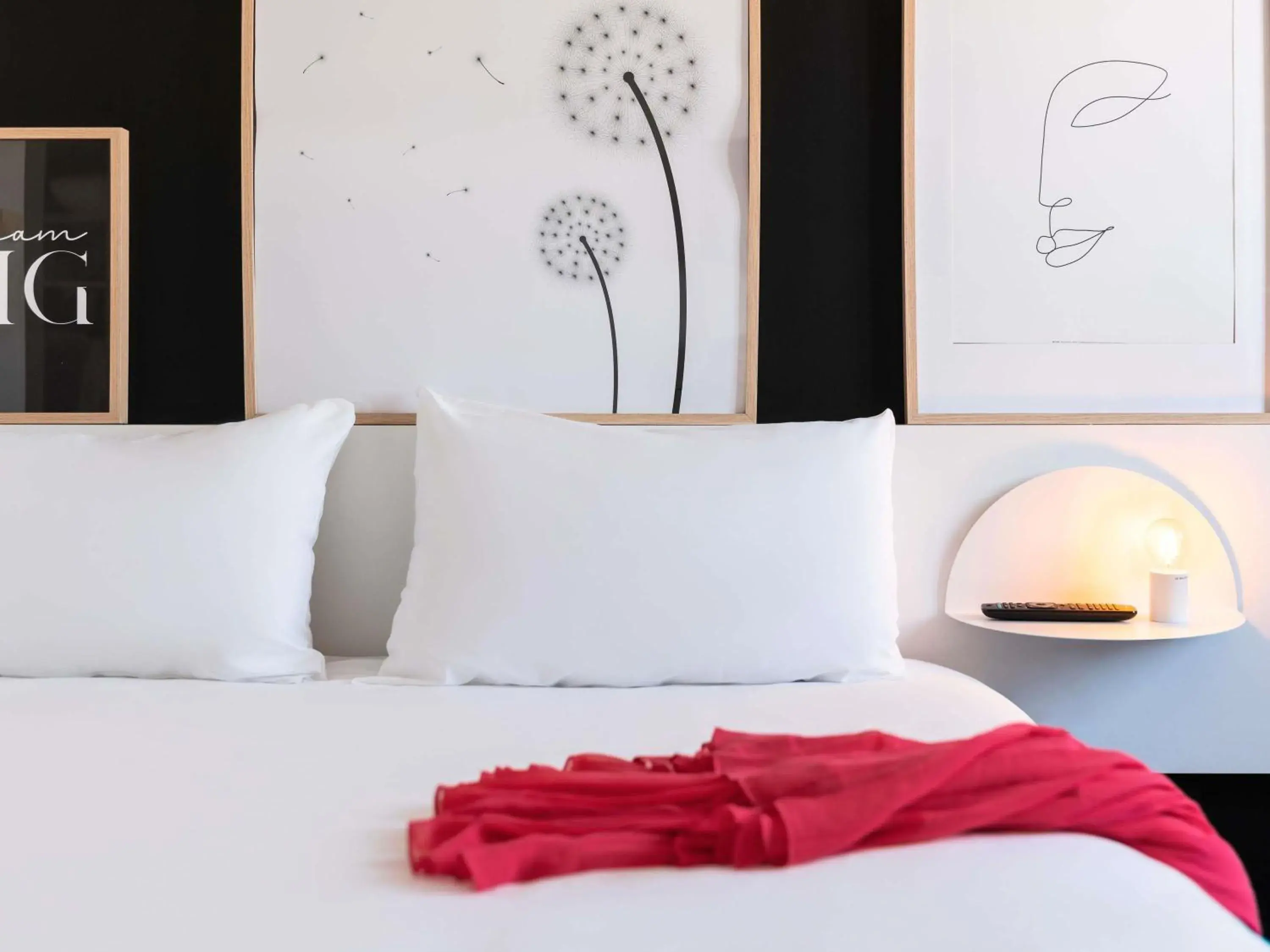 Property building, Bed in ibis Styles Paris Gare de l'Est Château Landon Property building, Bed in ibis Styles Paris Gare de l'Est Château Landon