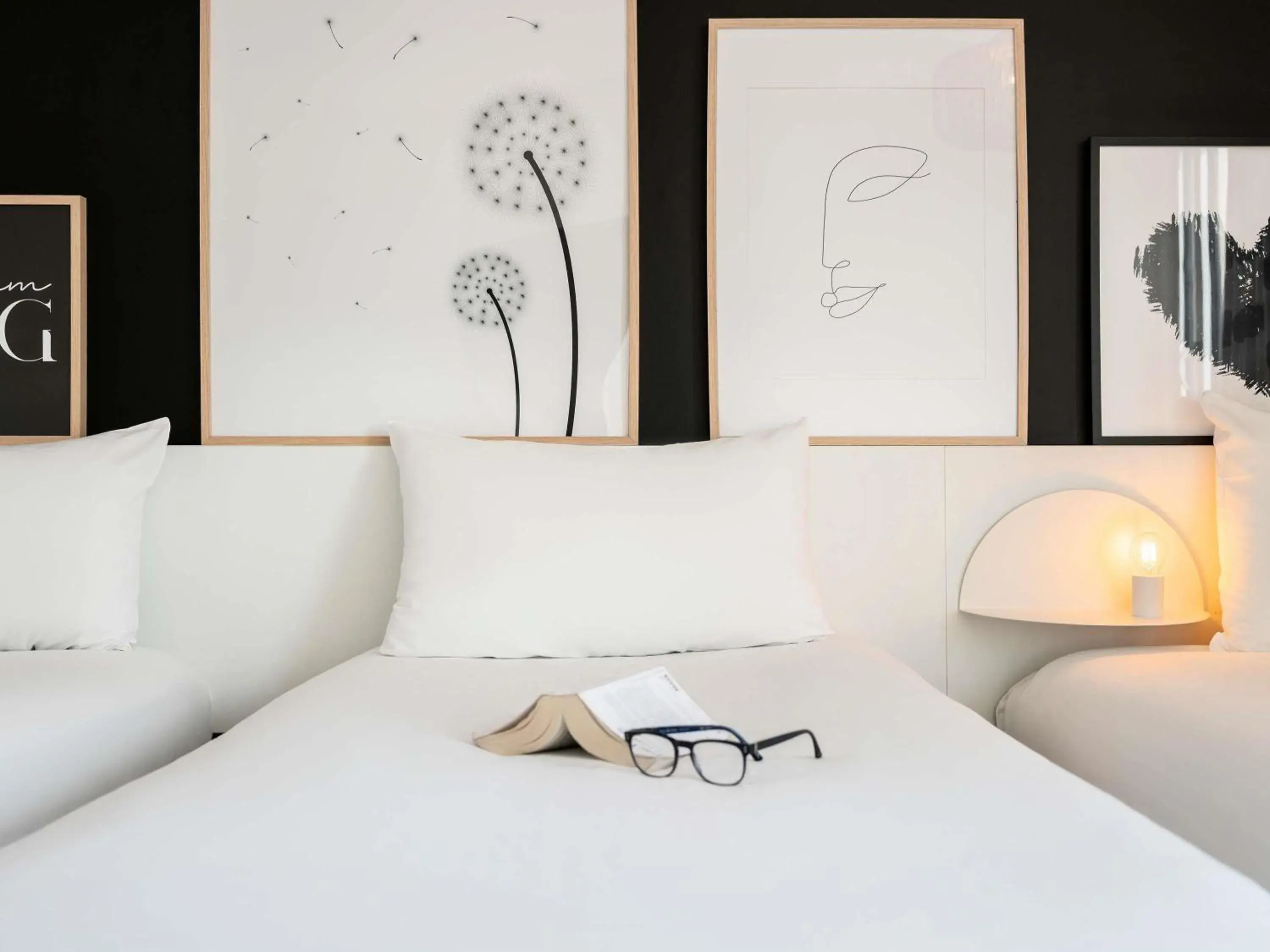 Property building, Bed in ibis Styles Paris Gare de l'Est Château Landon Property building, Bed in ibis Styles Paris Gare de l'Est Château Landon