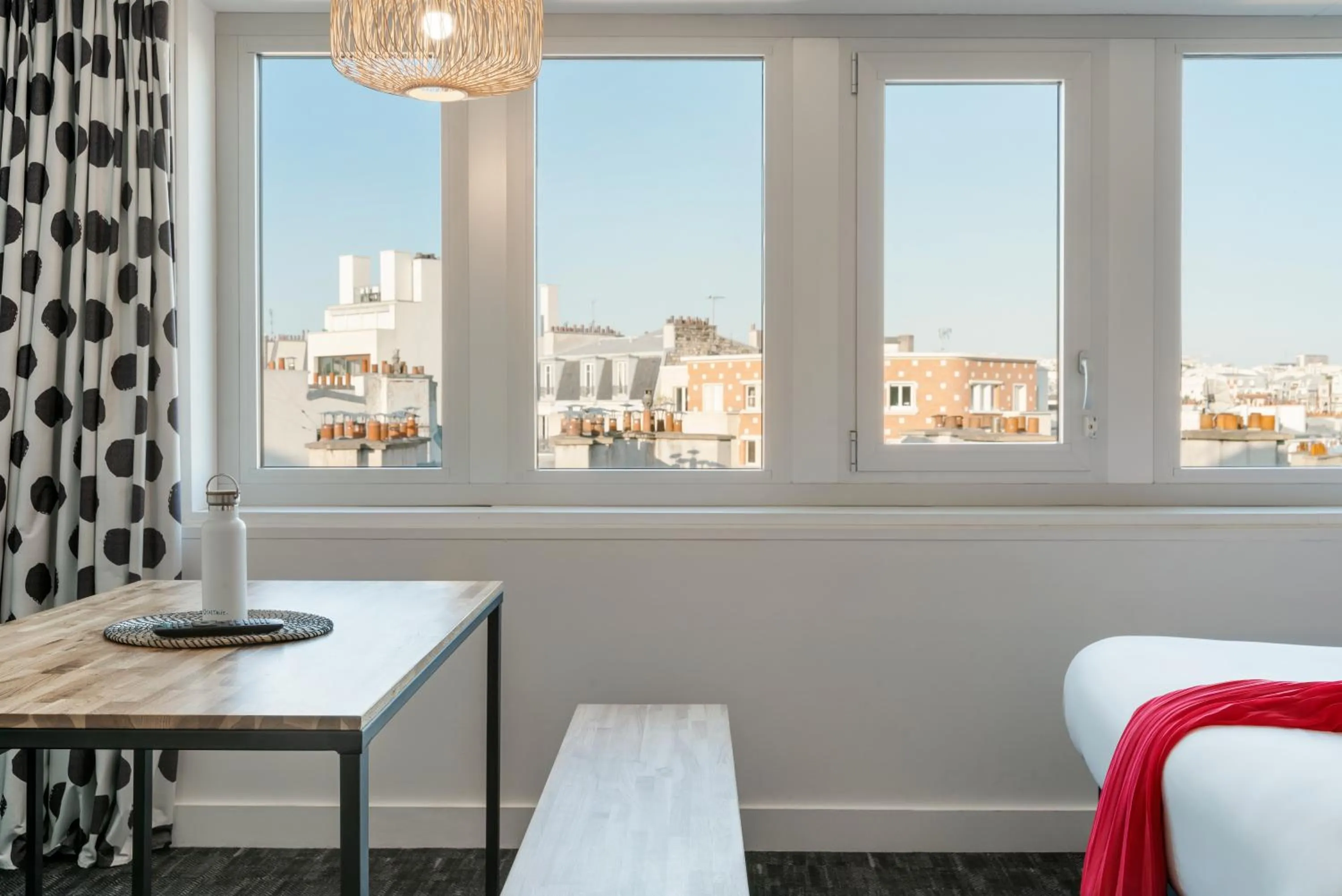 Bed in ibis Styles Paris Gare de l'Est Château Landon