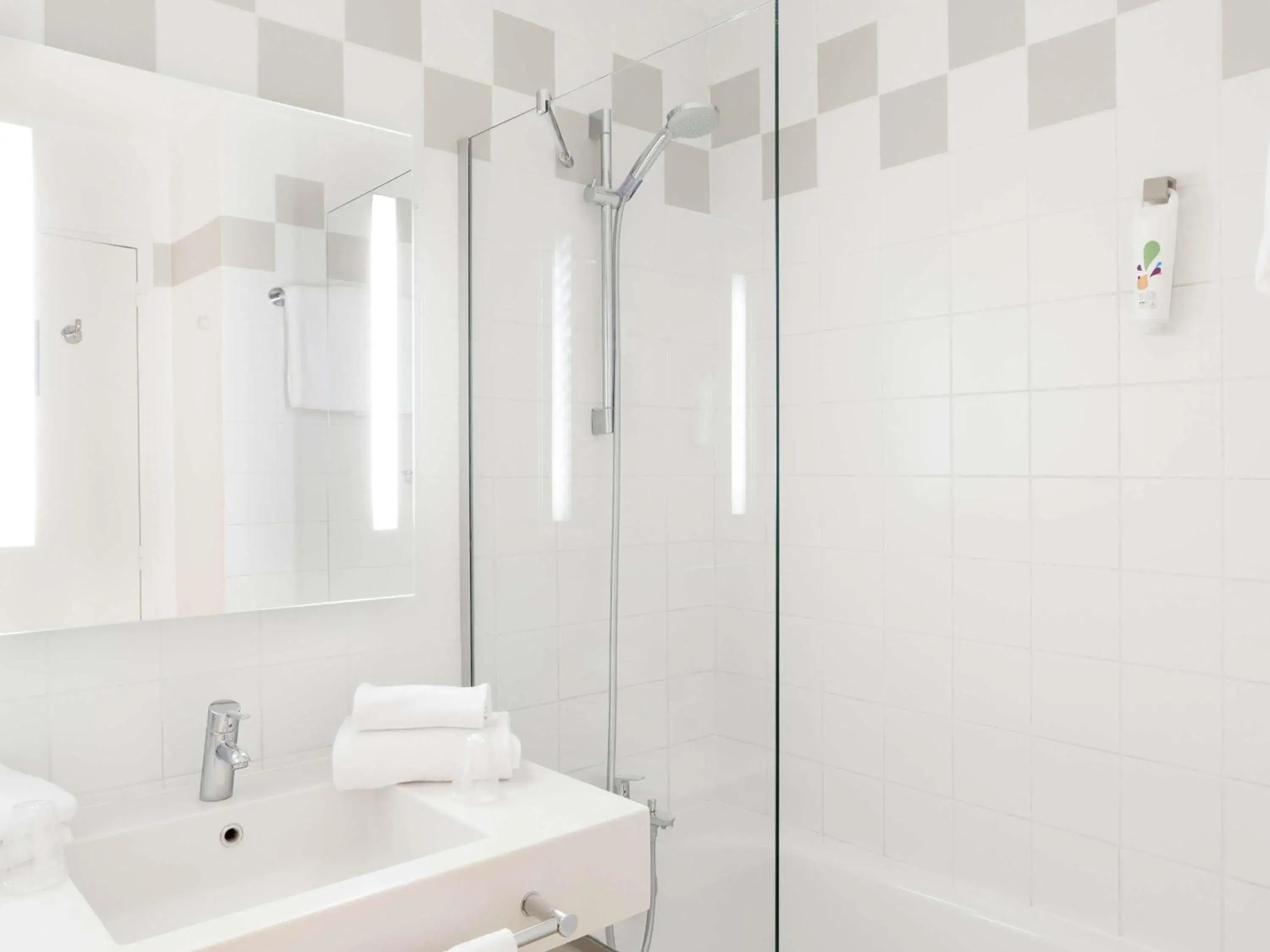 Bedroom in ibis Styles Paris Gare de l'Est Château Landon Bedroom in ibis Styles Paris Gare de l'Est Château Landon