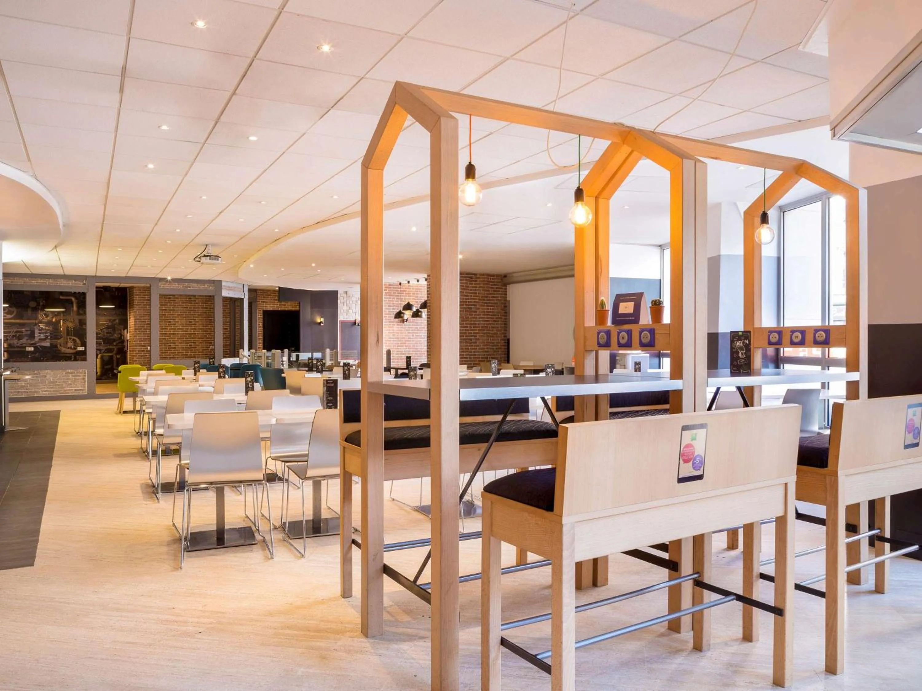 Lounge or bar in ibis Styles Paris Gare de l'Est Château Landon