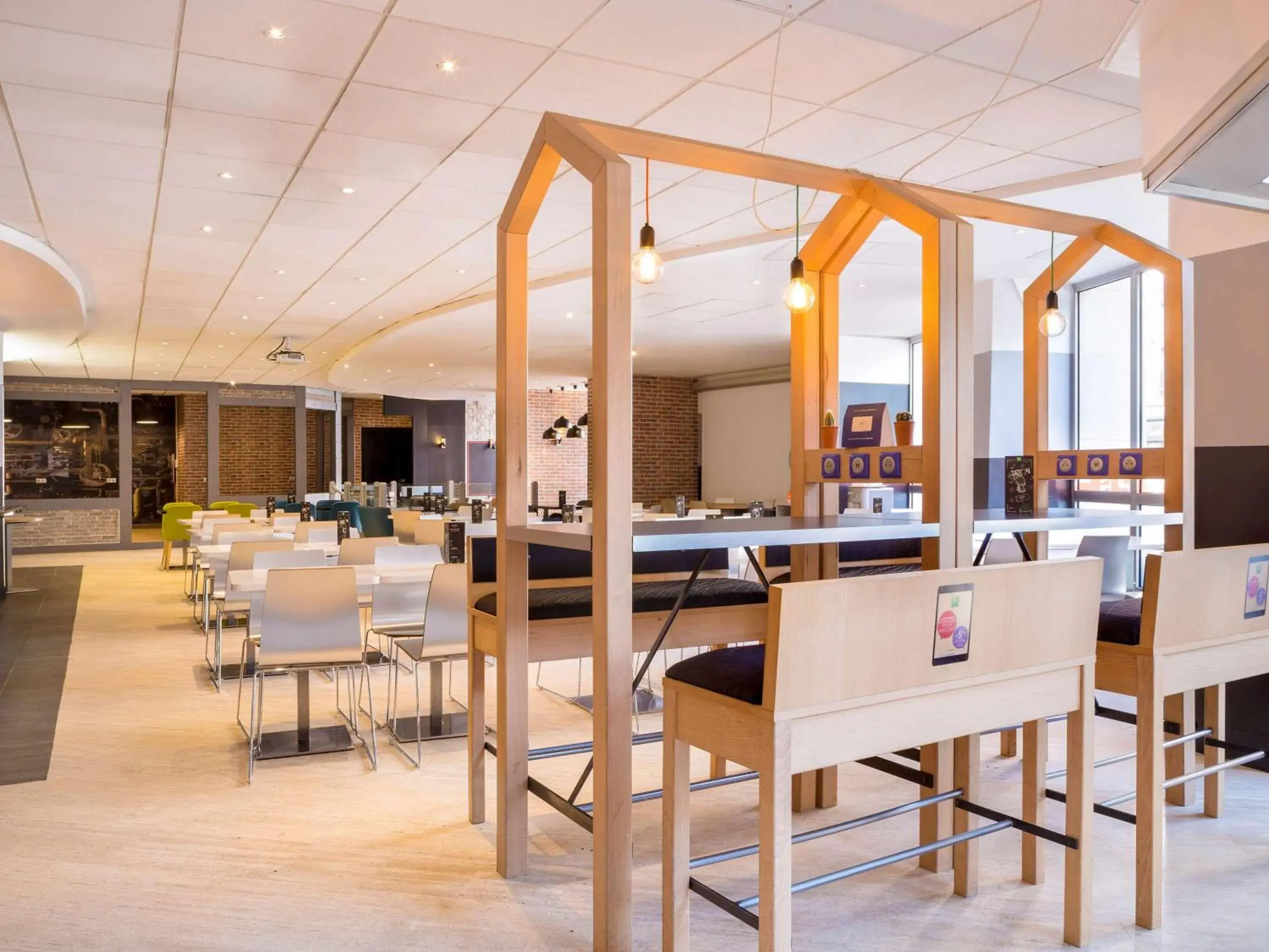 Lounge or bar in ibis Styles Paris Gare de l'Est Château Landon Lounge or bar in ibis Styles Paris Gare de l'Est Château Landon