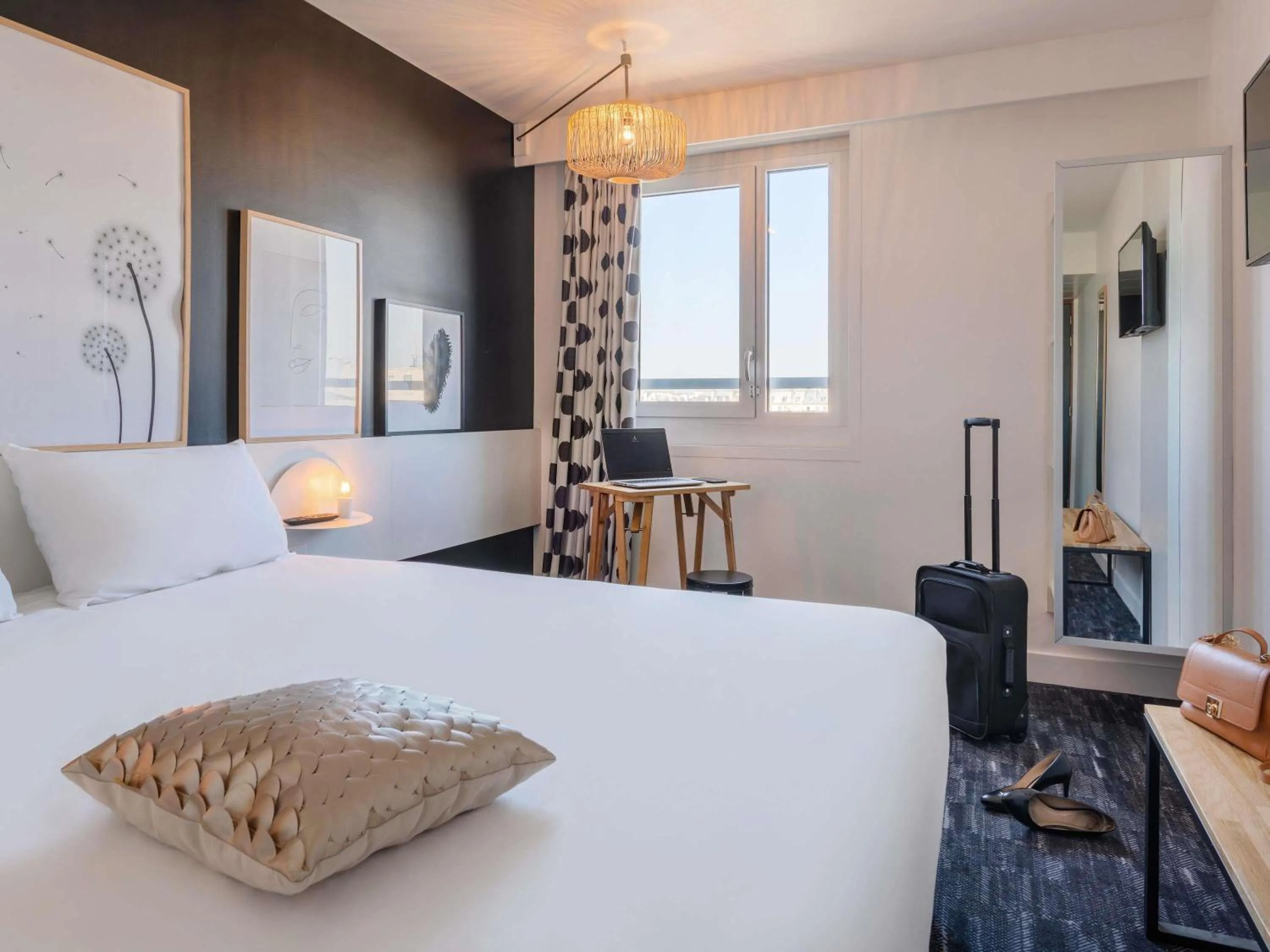 Bedroom, Bed in ibis Styles Paris Gare de l'Est Château Landon