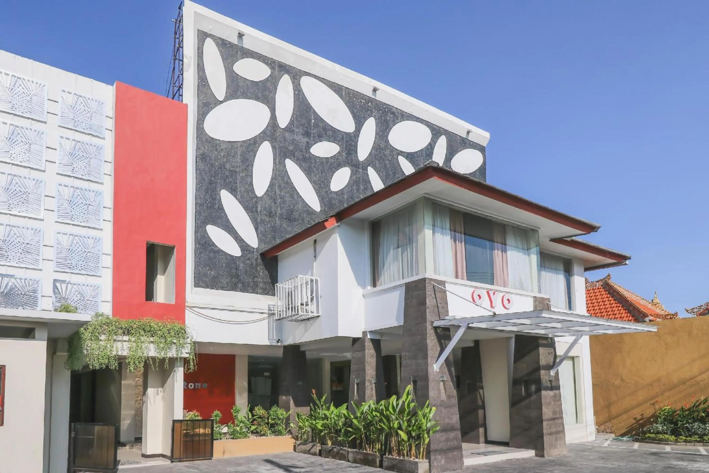 Facade/entrance in Hotel O Kuta Near Sunset Road Formerly Balitone Residence