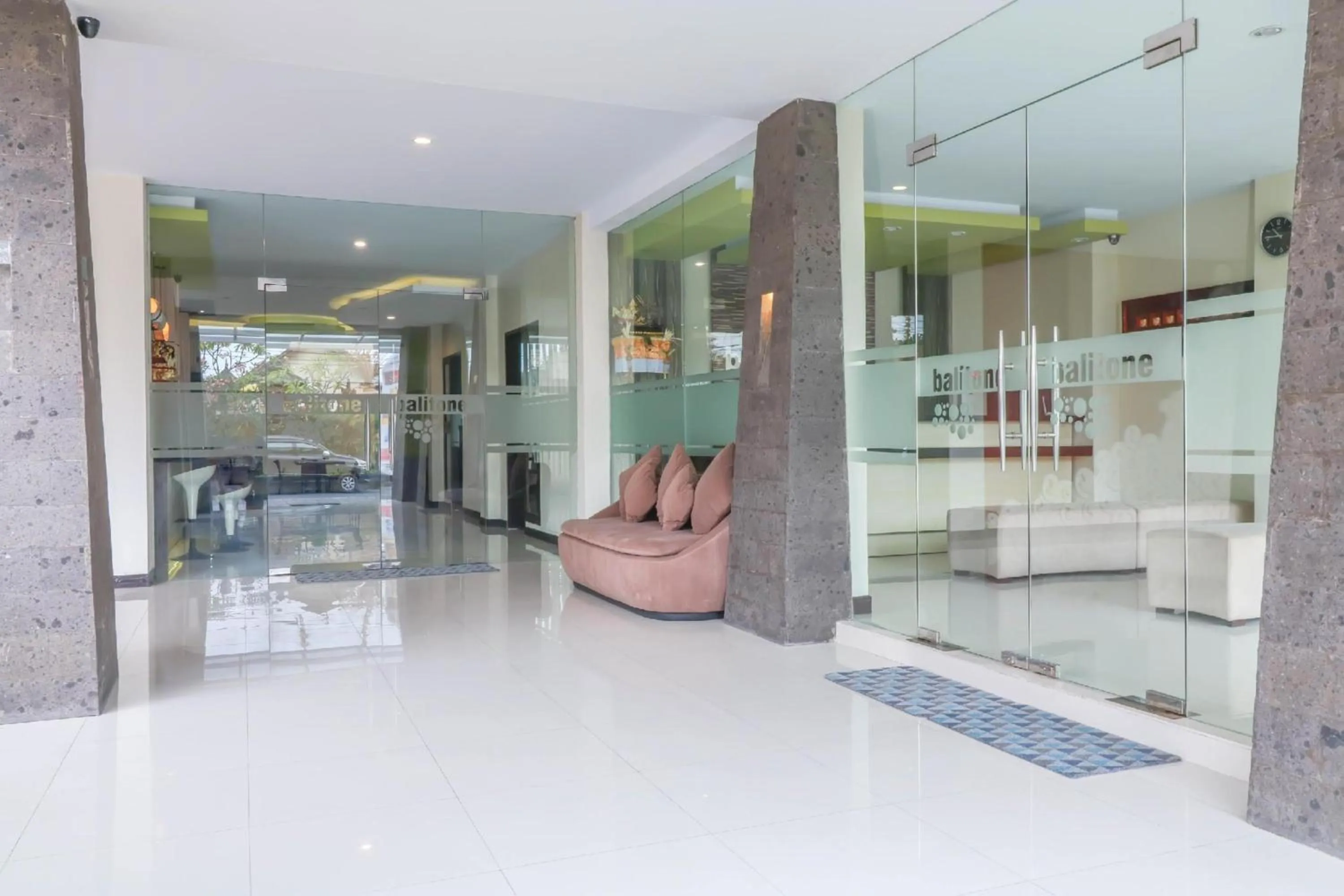 Lobby or reception in Hotel O Kuta Near Sunset Road Formerly Balitone Residence