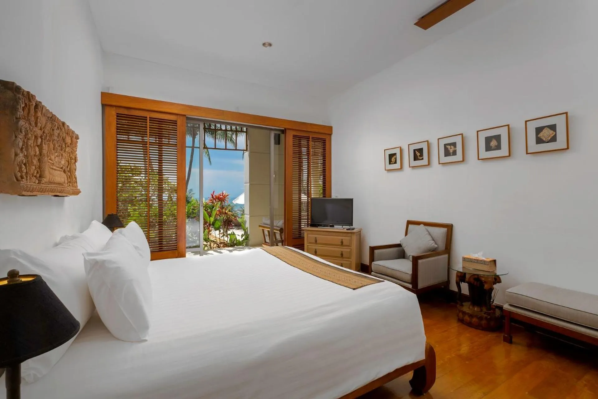 Communal lounge/ TV room, Bed in Villa Praison