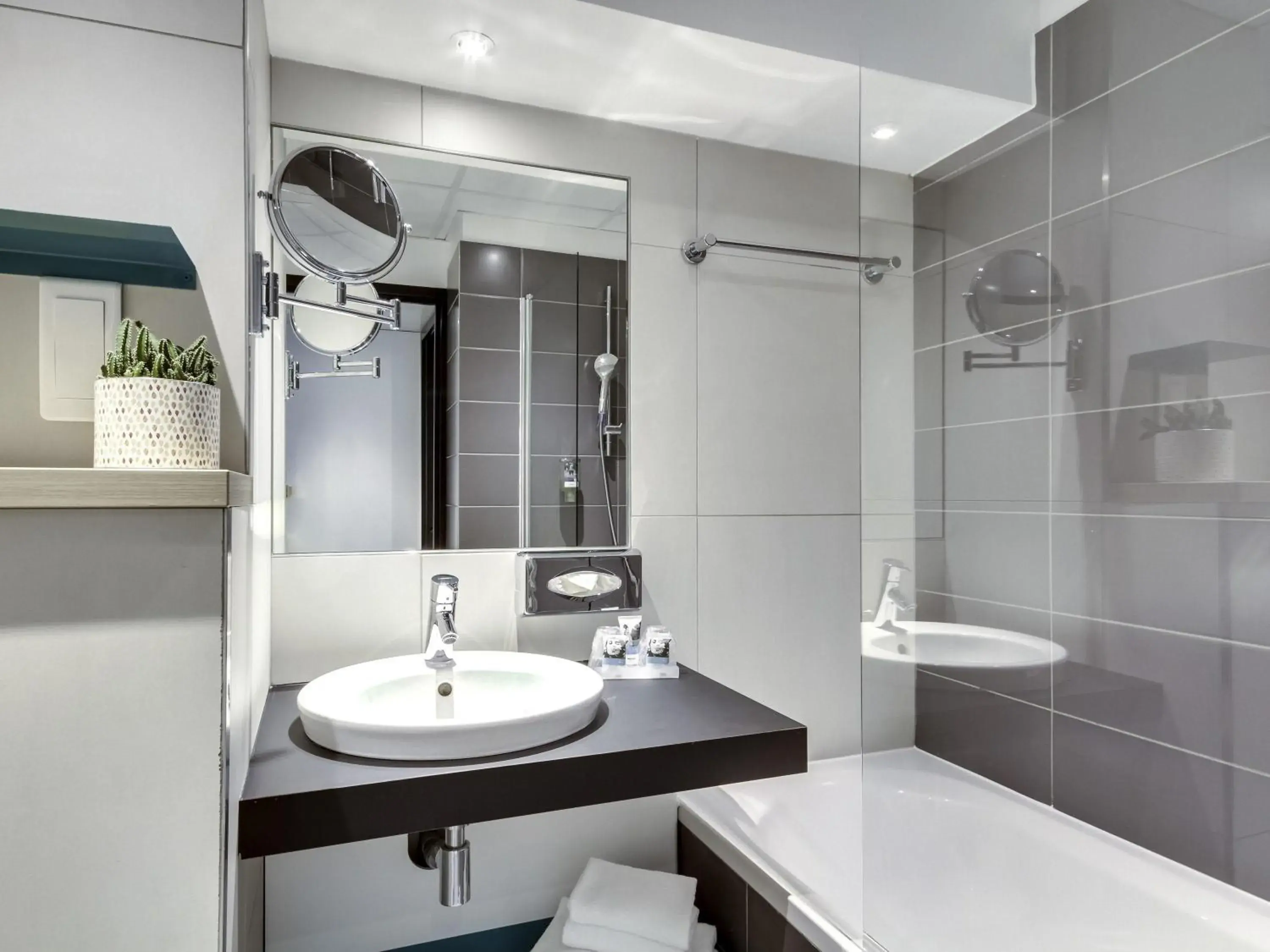 Bedroom in Mercure Paris Gare De Lyon TGV Bedroom in Mercure Paris Gare De Lyon TGV