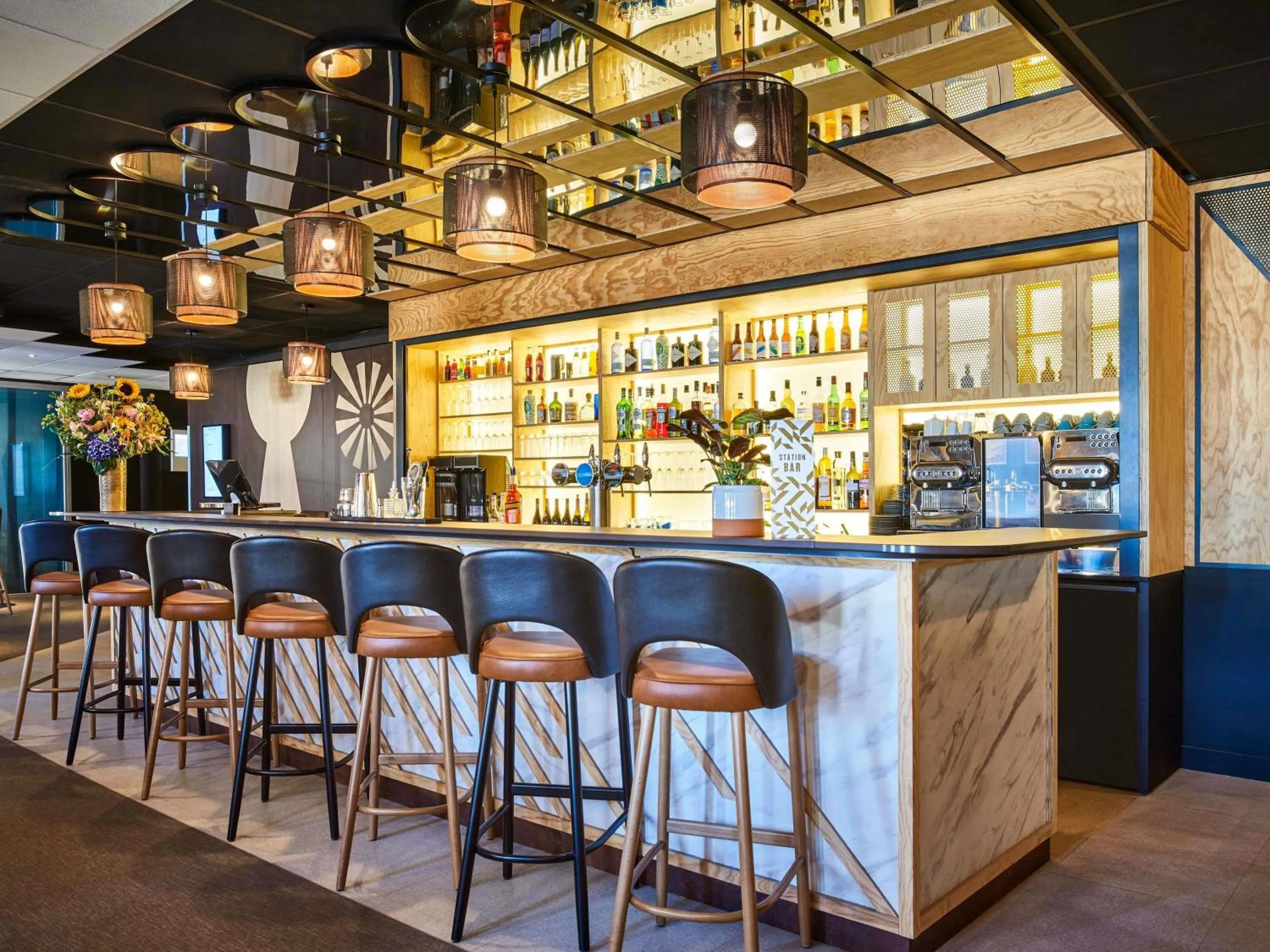 Lounge or bar in Mercure Paris Gare De Lyon TGV