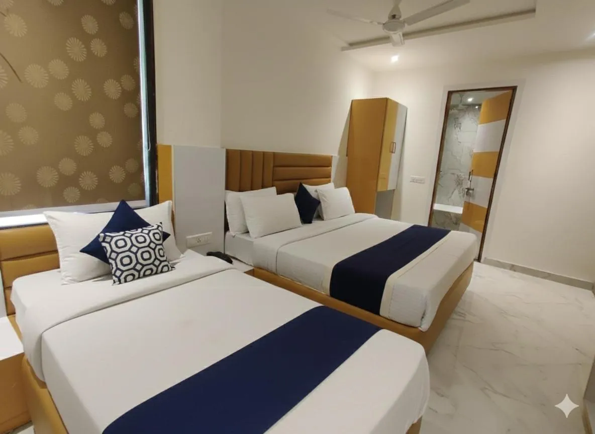 Deluxe Family Suite in Hotel Ravi Palace Agra