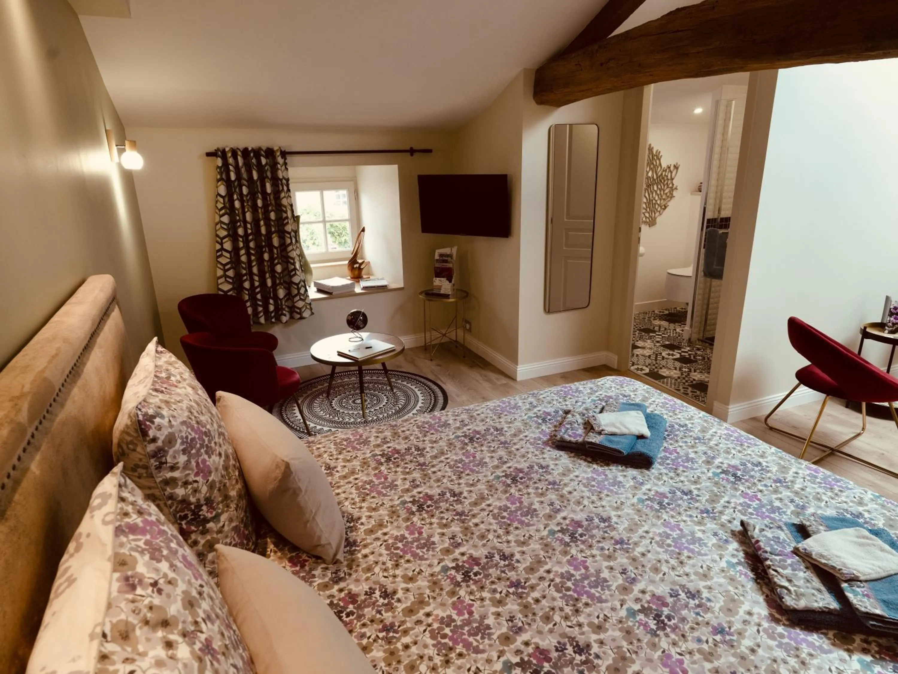 Bed in La maison du sculpteur à Tiffauges proche Puy du F